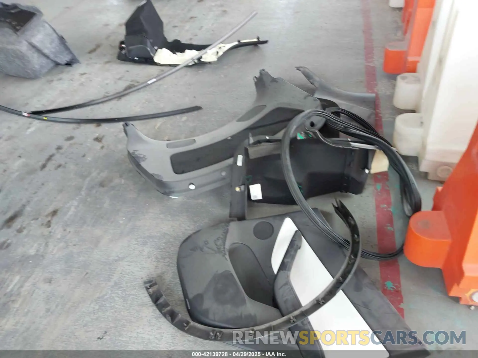 11 Photograph of a damaged car 7SAYGDEE4NF450434 TESLA MODEL Y 2022