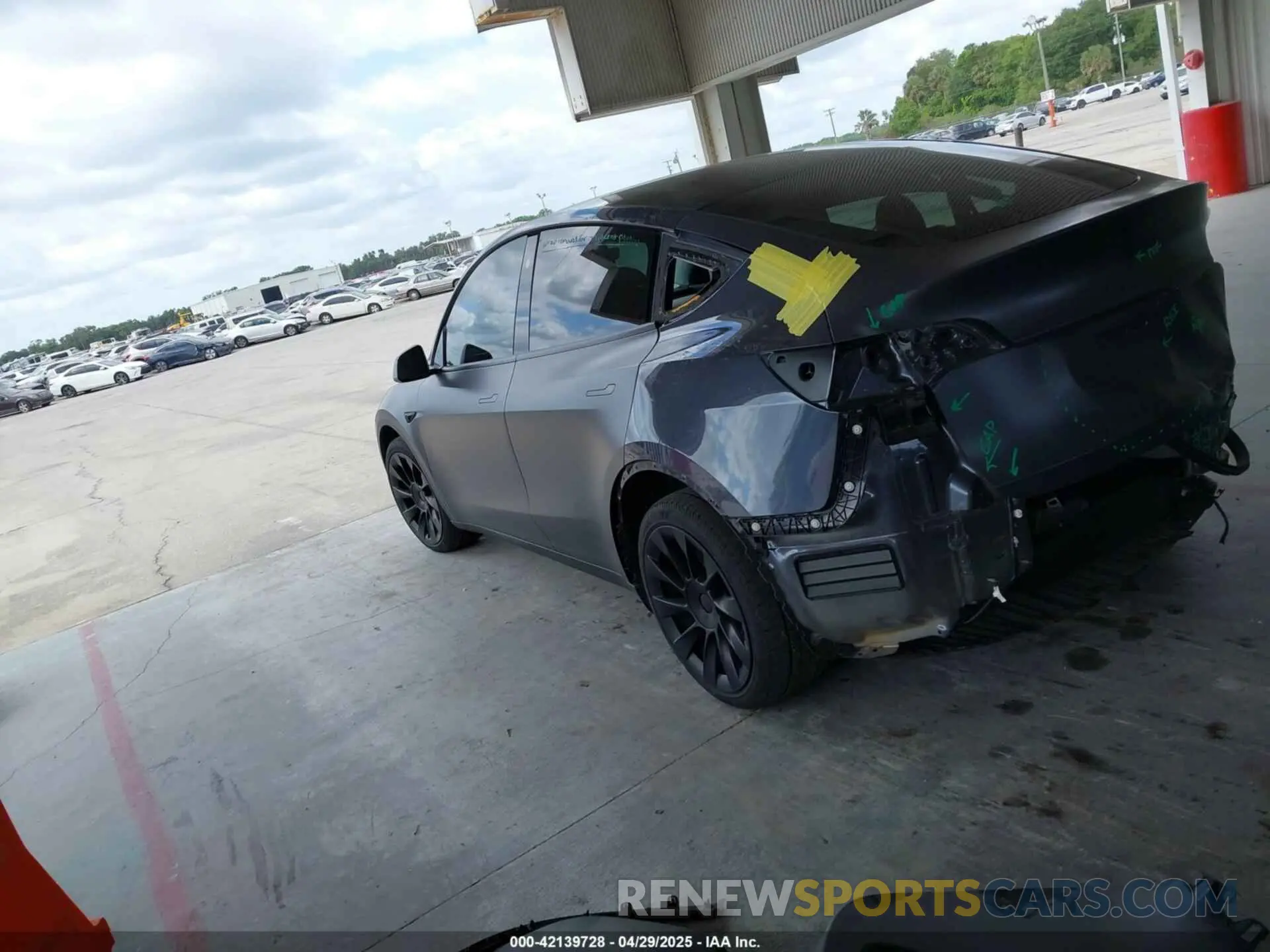 14 Photograph of a damaged car 7SAYGDEE4NF450434 TESLA MODEL Y 2022