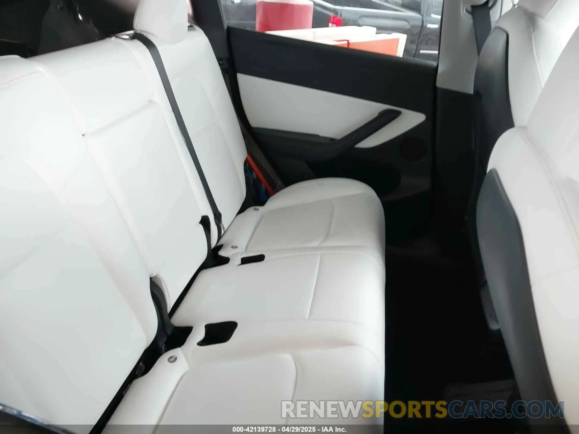 8 Photograph of a damaged car 7SAYGDEE4NF450434 TESLA MODEL Y 2022