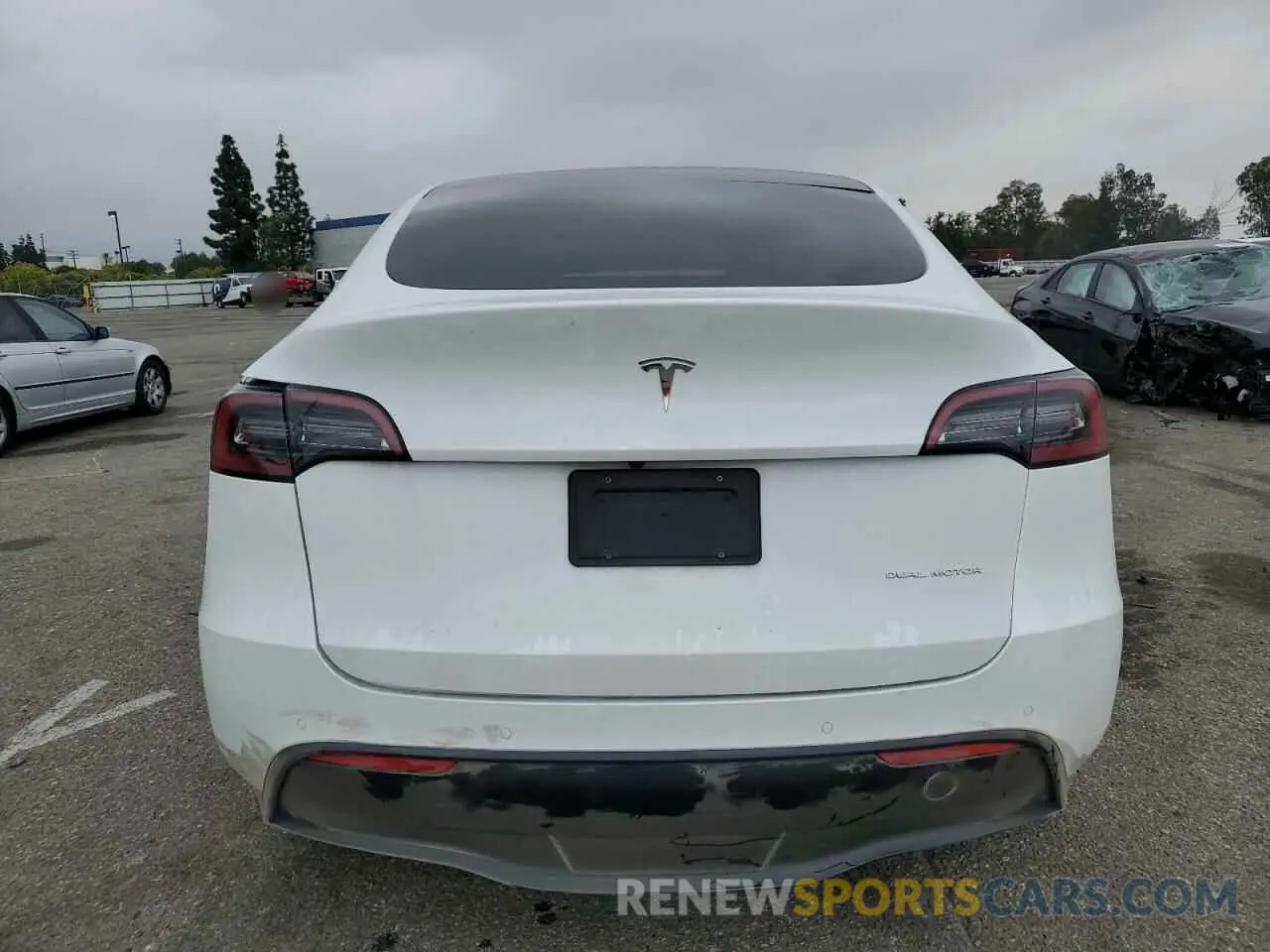 6 Photograph of a damaged car 7SAYGDEE4NF513757 TESLA MODEL Y 2022