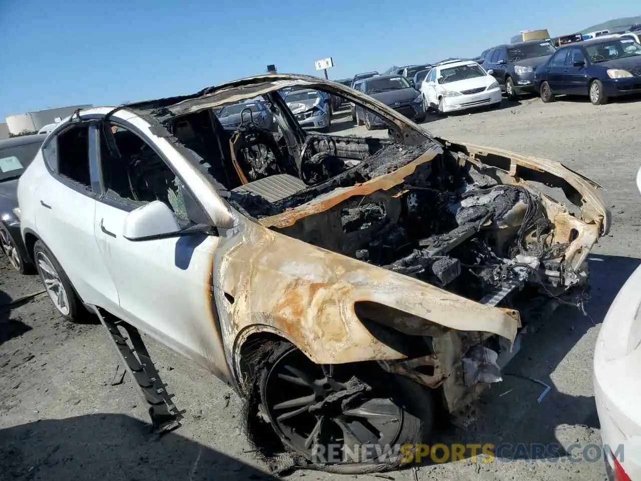 4 Photograph of a damaged car 7SAYGDEE4NF513824 TESLA MODEL Y 2022