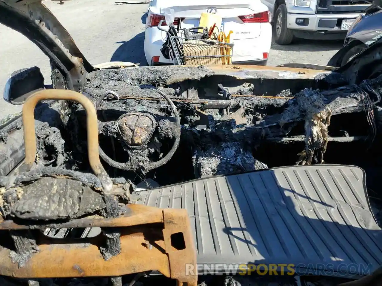 8 Photograph of a damaged car 7SAYGDEE4NF513824 TESLA MODEL Y 2022