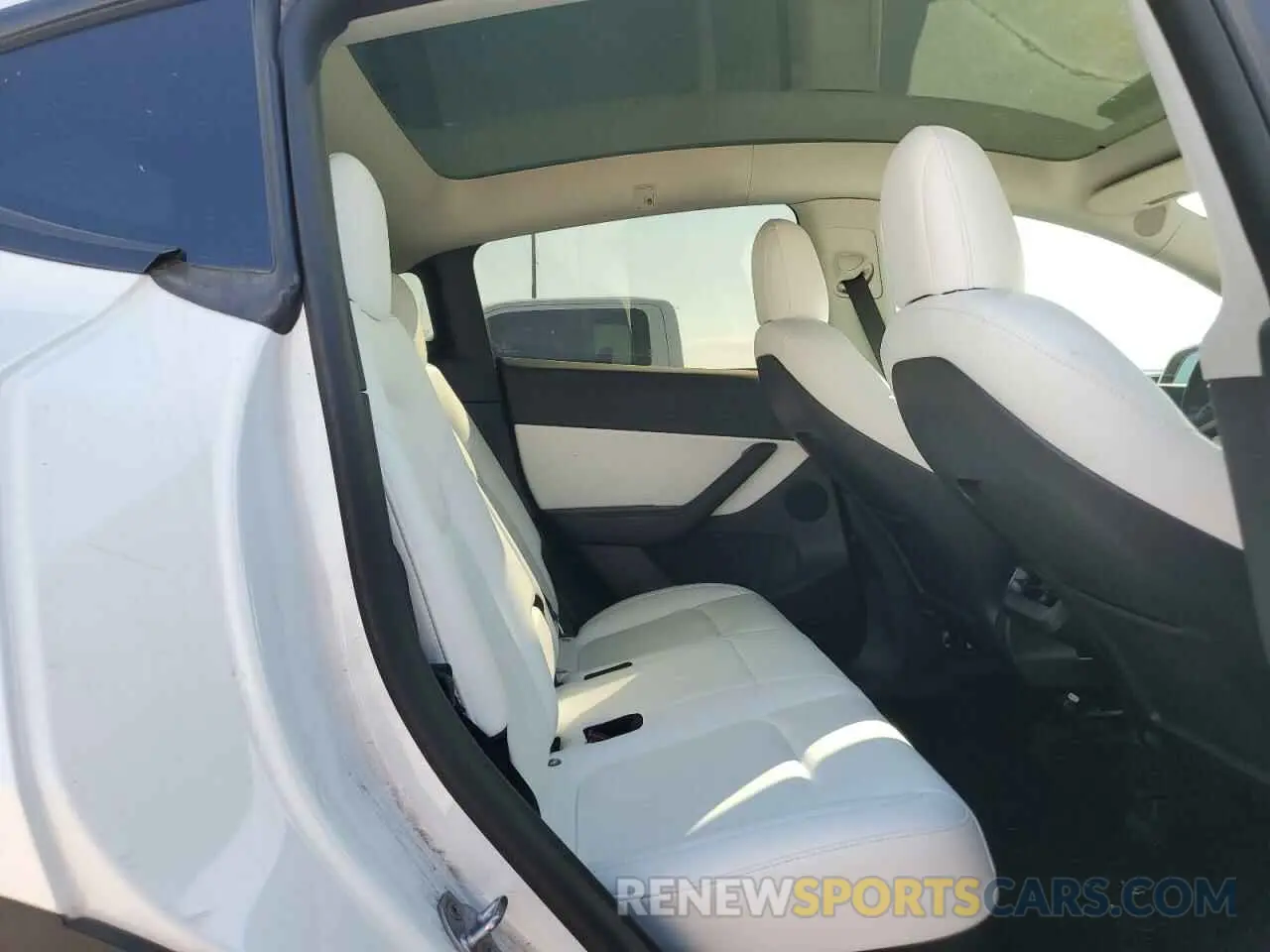 10 Photograph of a damaged car 7SAYGDEE4NF514097 TESLA MODEL Y 2022