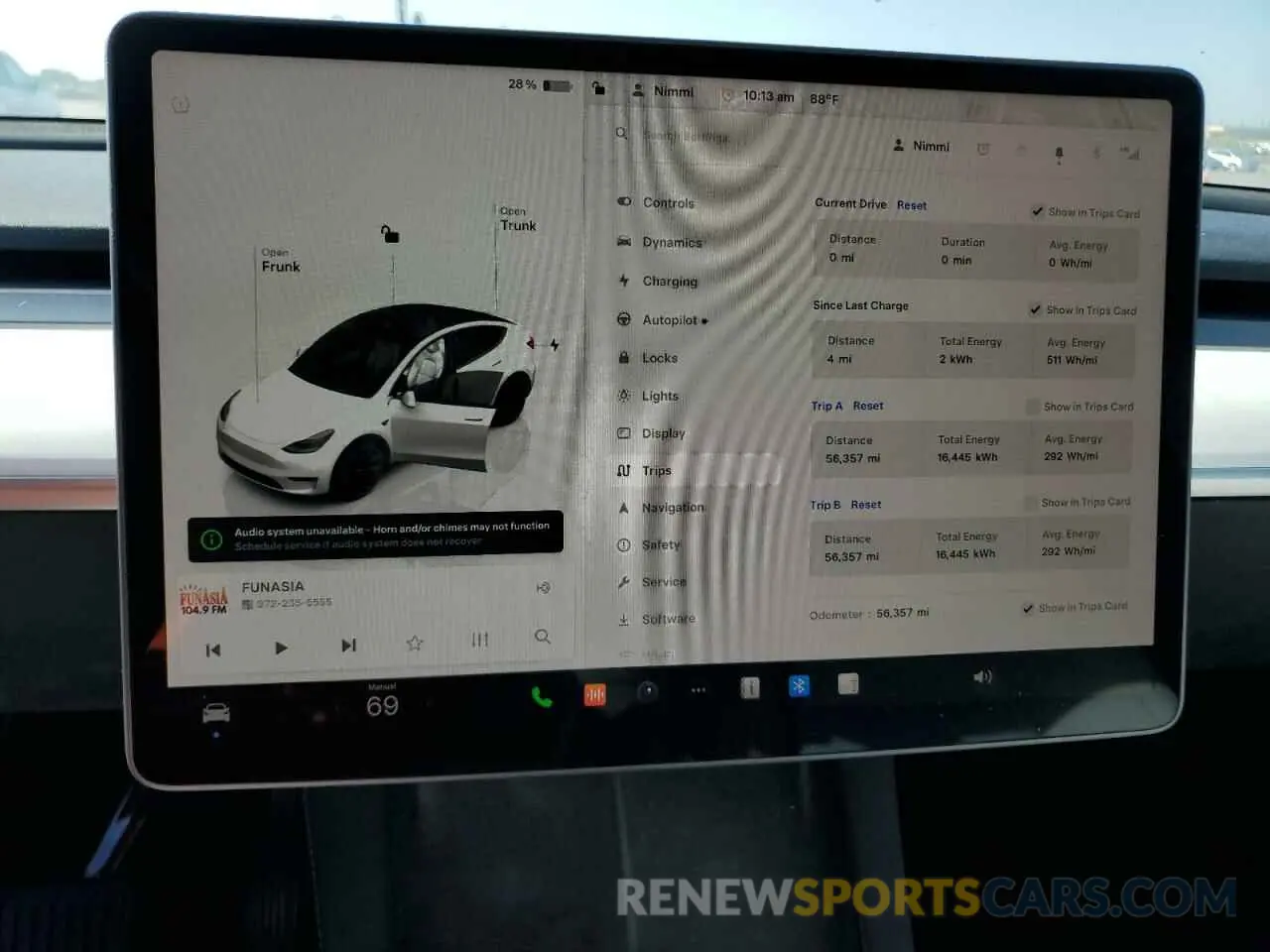 9 Photograph of a damaged car 7SAYGDEE4NF514097 TESLA MODEL Y 2022