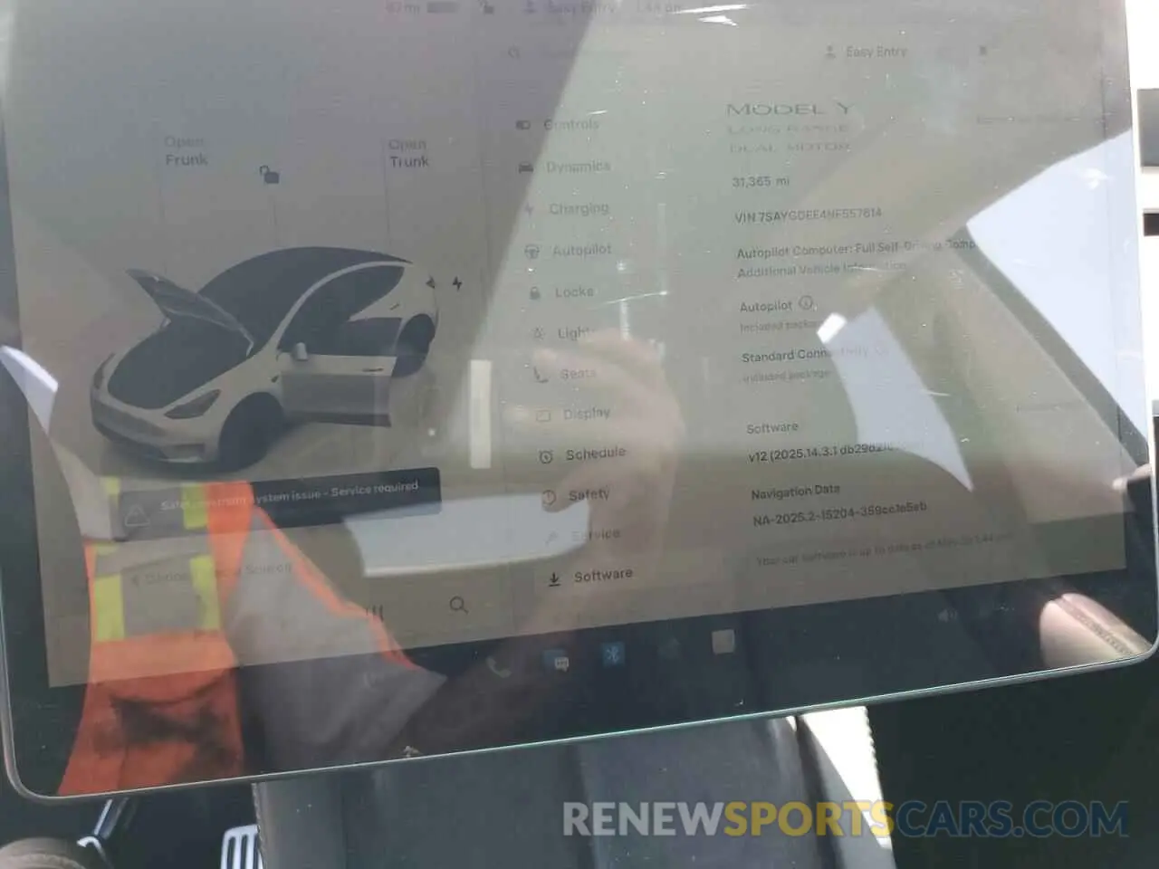 9 Photograph of a damaged car 7SAYGDEE4NF557614 TESLA MODEL Y 2022