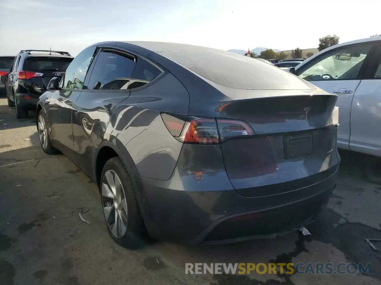 2 Photograph of a damaged car 7SAYGDEE4NF558827 TESLA MODEL Y 2022