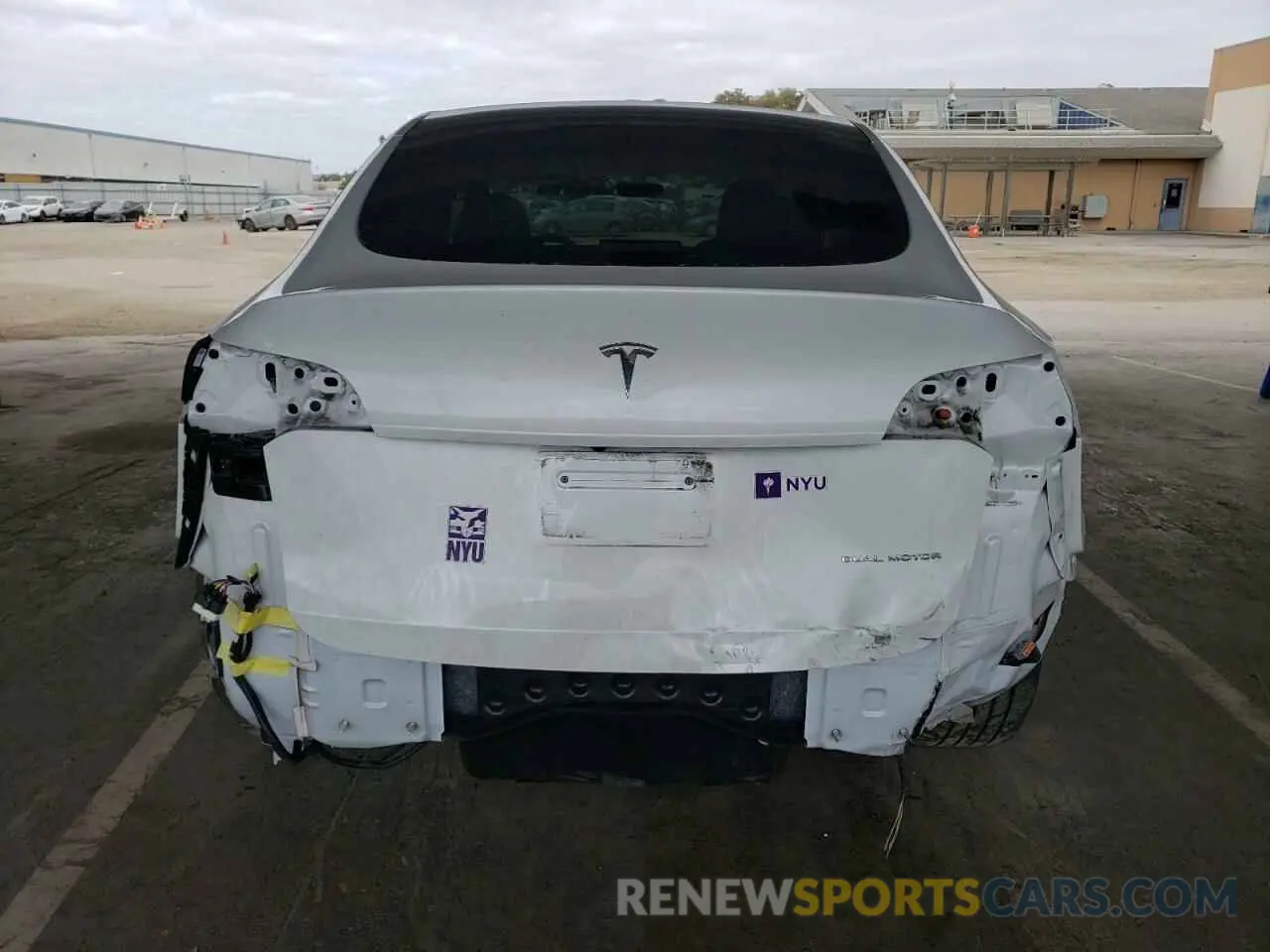 6 Photograph of a damaged car 7SAYGDEE4NF576275 TESLA MODEL Y 2022