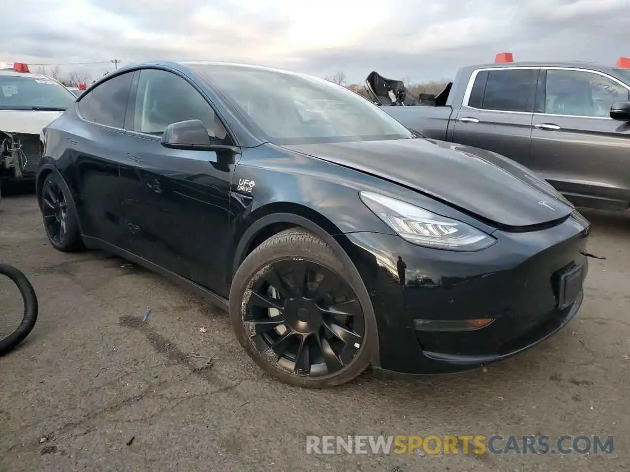 4 Photograph of a damaged car 7SAYGDEE5NA007514 TESLA MODEL Y 2022