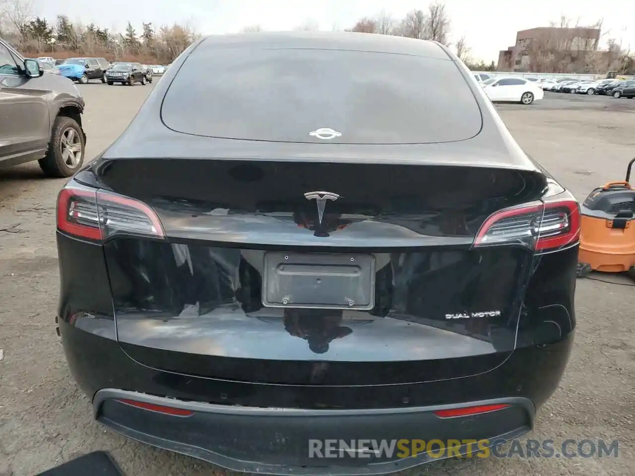 6 Photograph of a damaged car 7SAYGDEE5NA007514 TESLA MODEL Y 2022