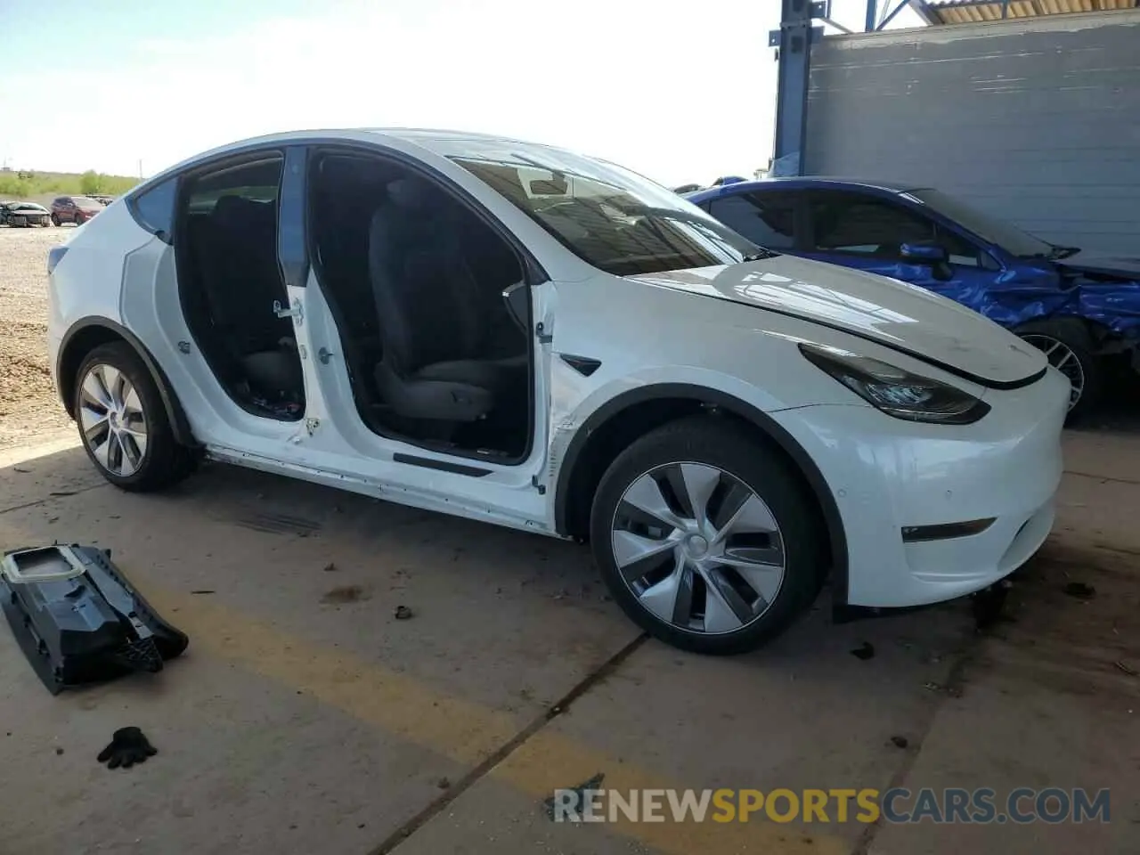 4 Photograph of a damaged car 7SAYGDEE5NA015841 TESLA MODEL Y 2022