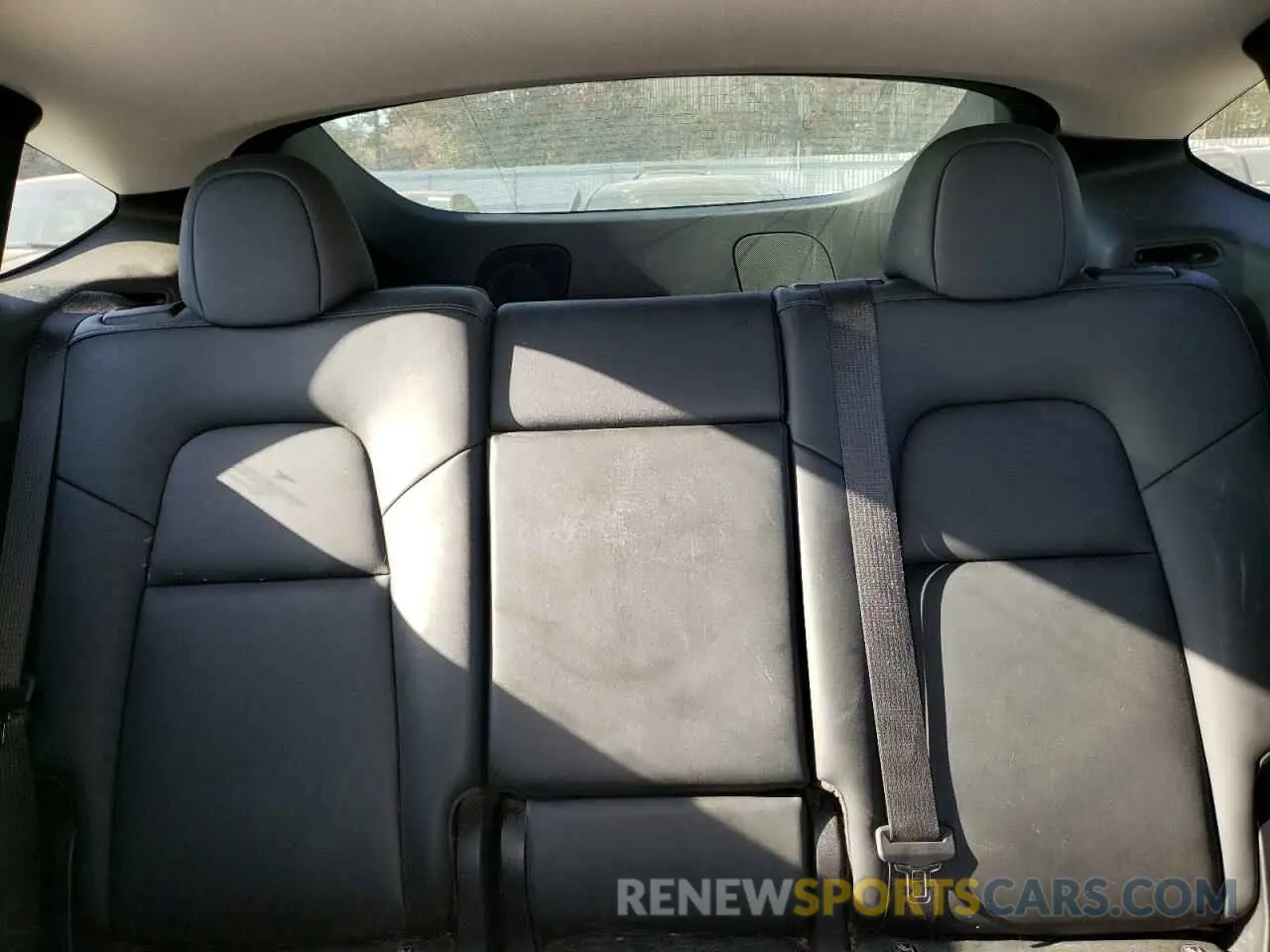 10 Photograph of a damaged car 7SAYGDEE5NA017105 TESLA MODEL Y 2022