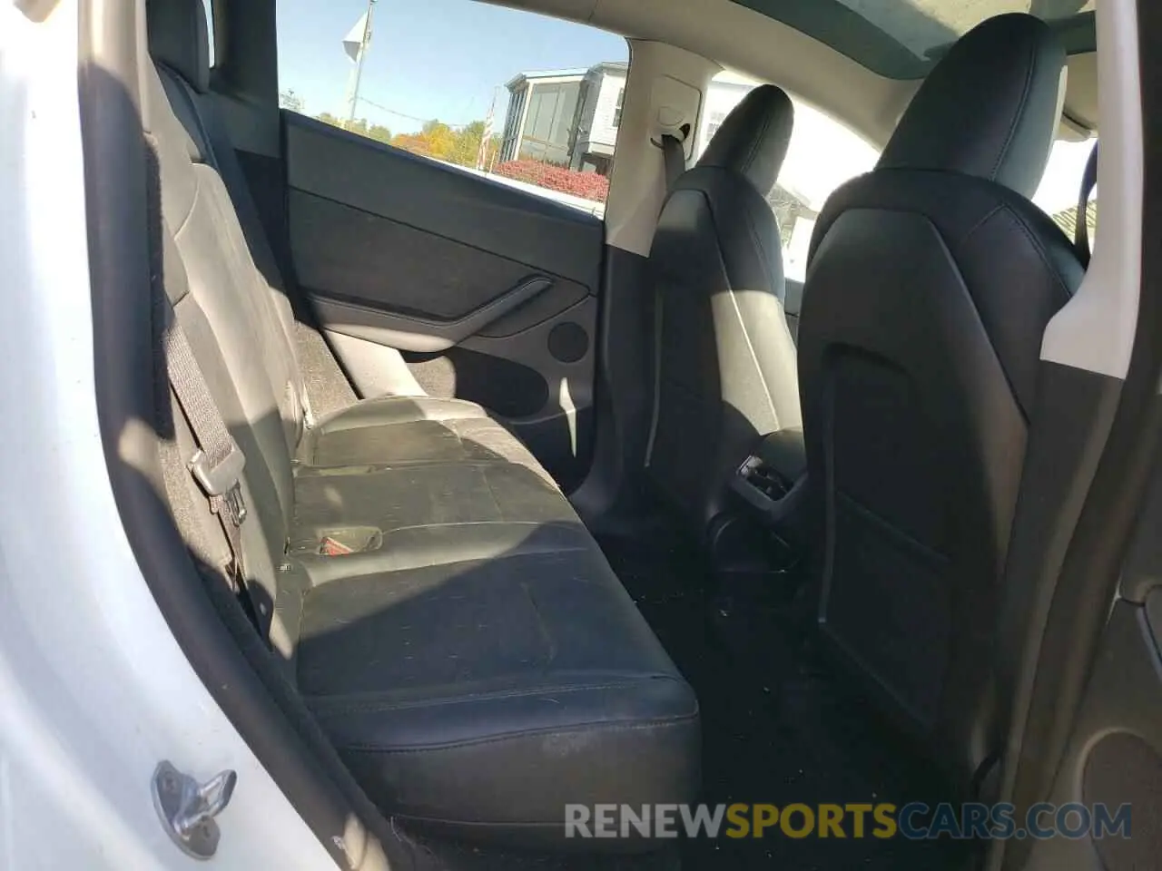 11 Photograph of a damaged car 7SAYGDEE5NA017105 TESLA MODEL Y 2022