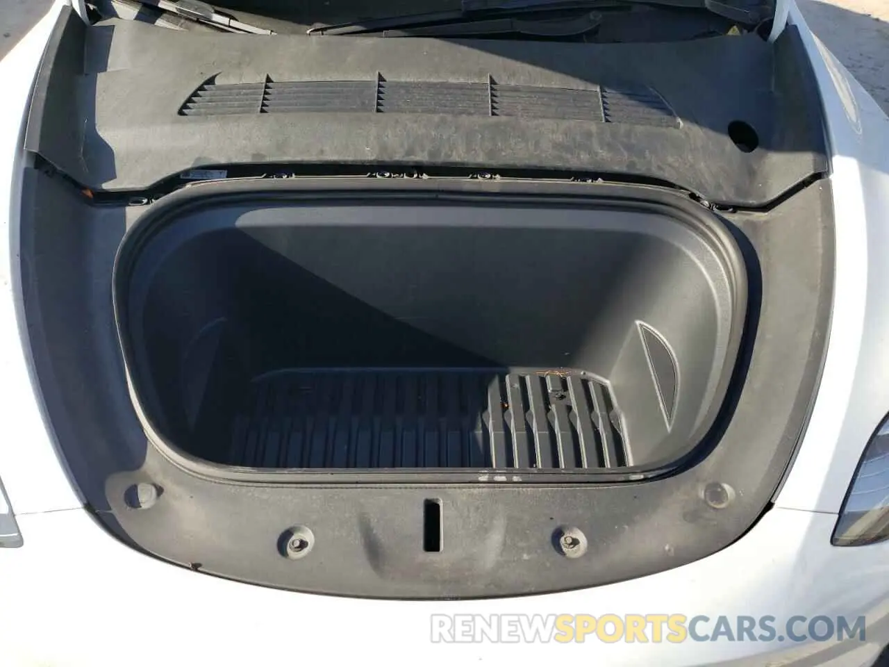 12 Photograph of a damaged car 7SAYGDEE5NA017105 TESLA MODEL Y 2022