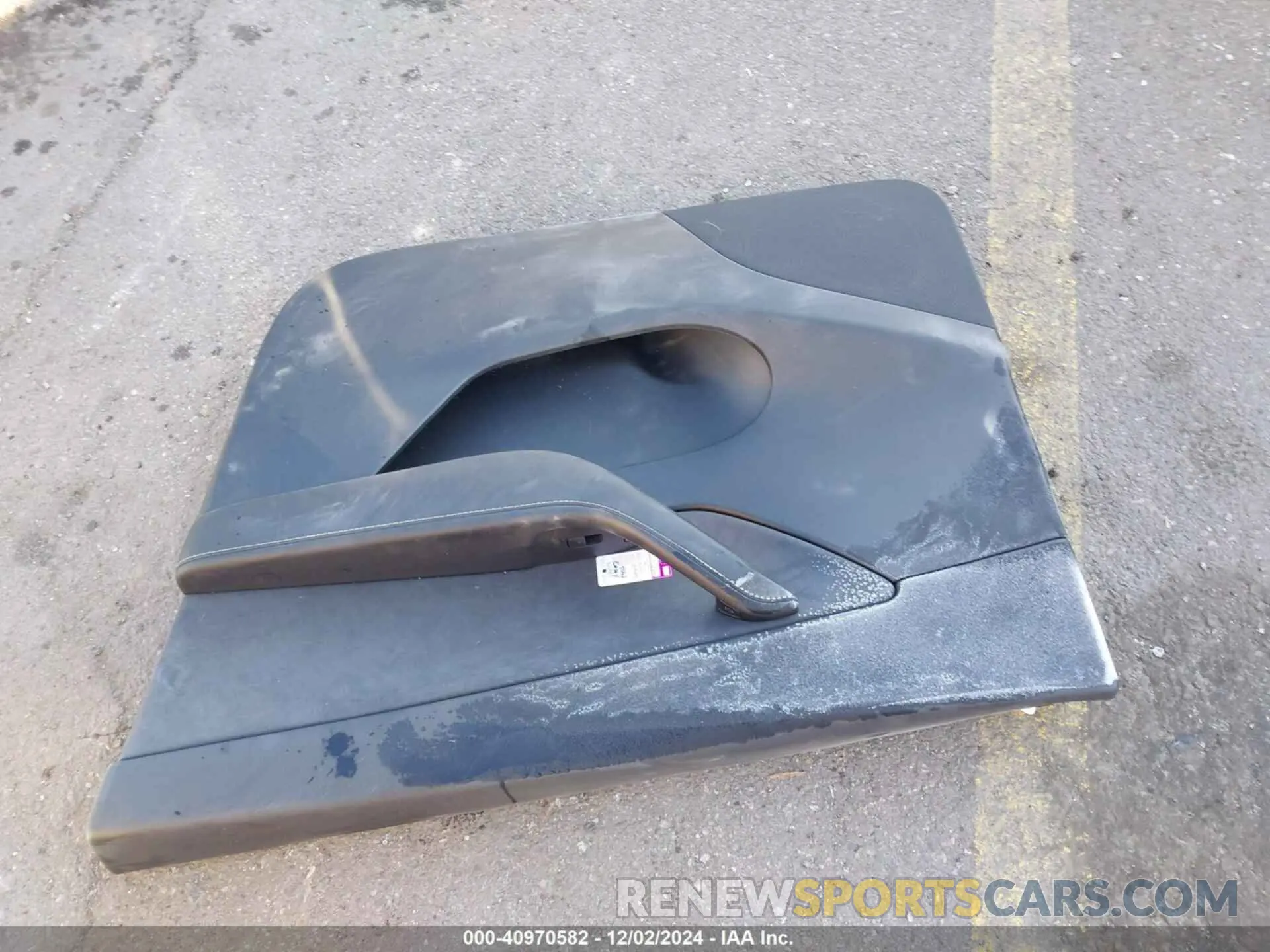 12 Photograph of a damaged car 7SAYGDEE5NF307170 TESLA MODEL Y 2022
