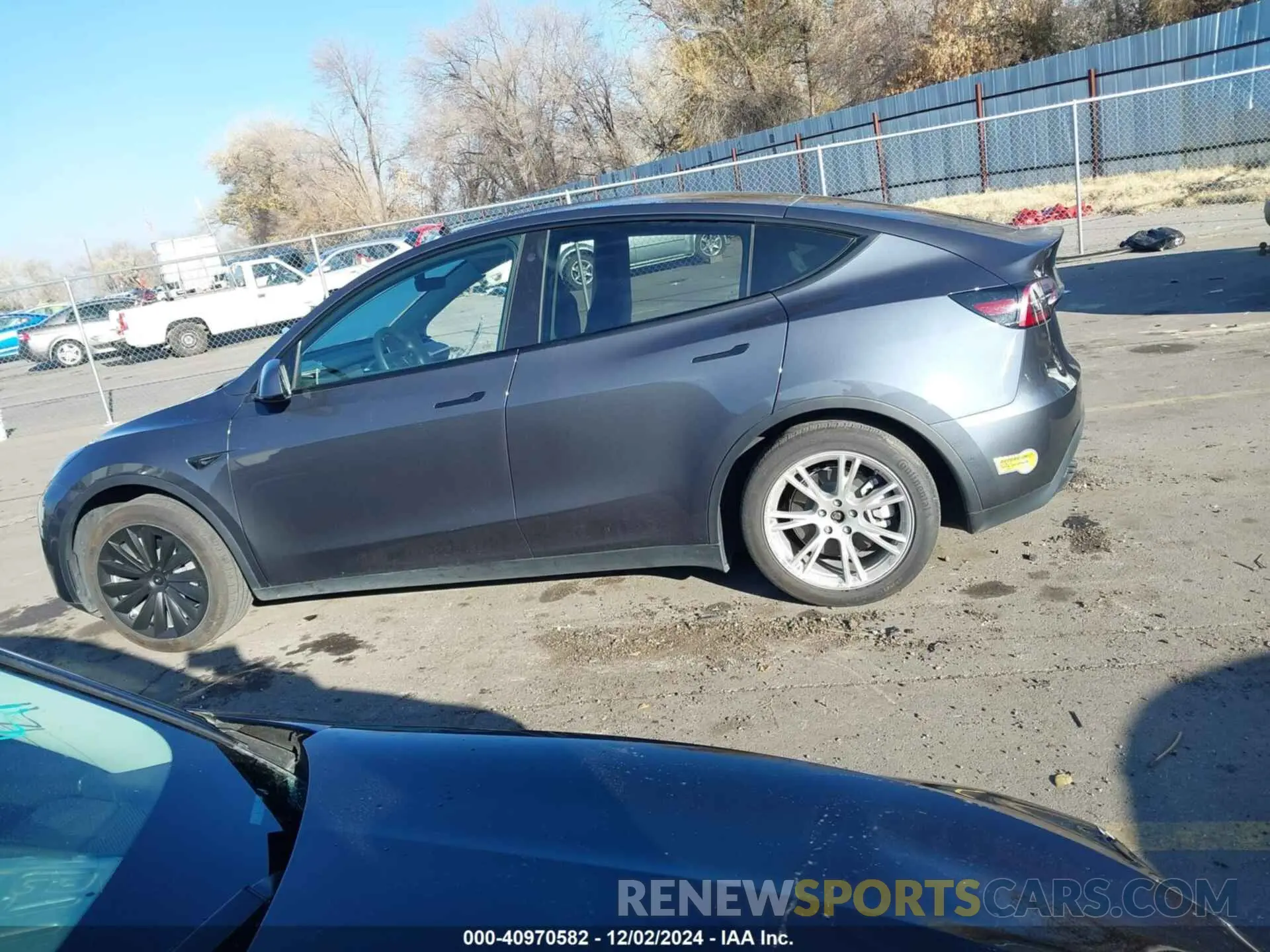 15 Photograph of a damaged car 7SAYGDEE5NF307170 TESLA MODEL Y 2022