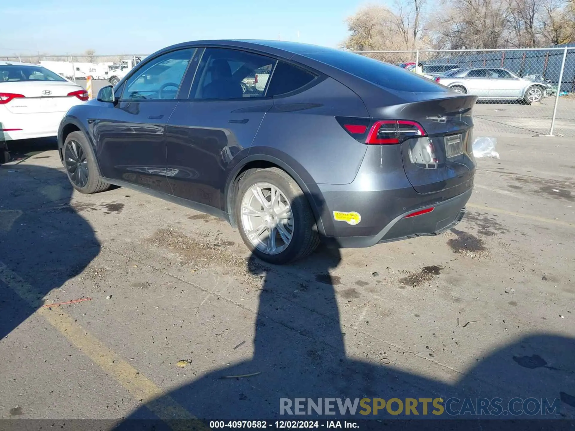 3 Photograph of a damaged car 7SAYGDEE5NF307170 TESLA MODEL Y 2022
