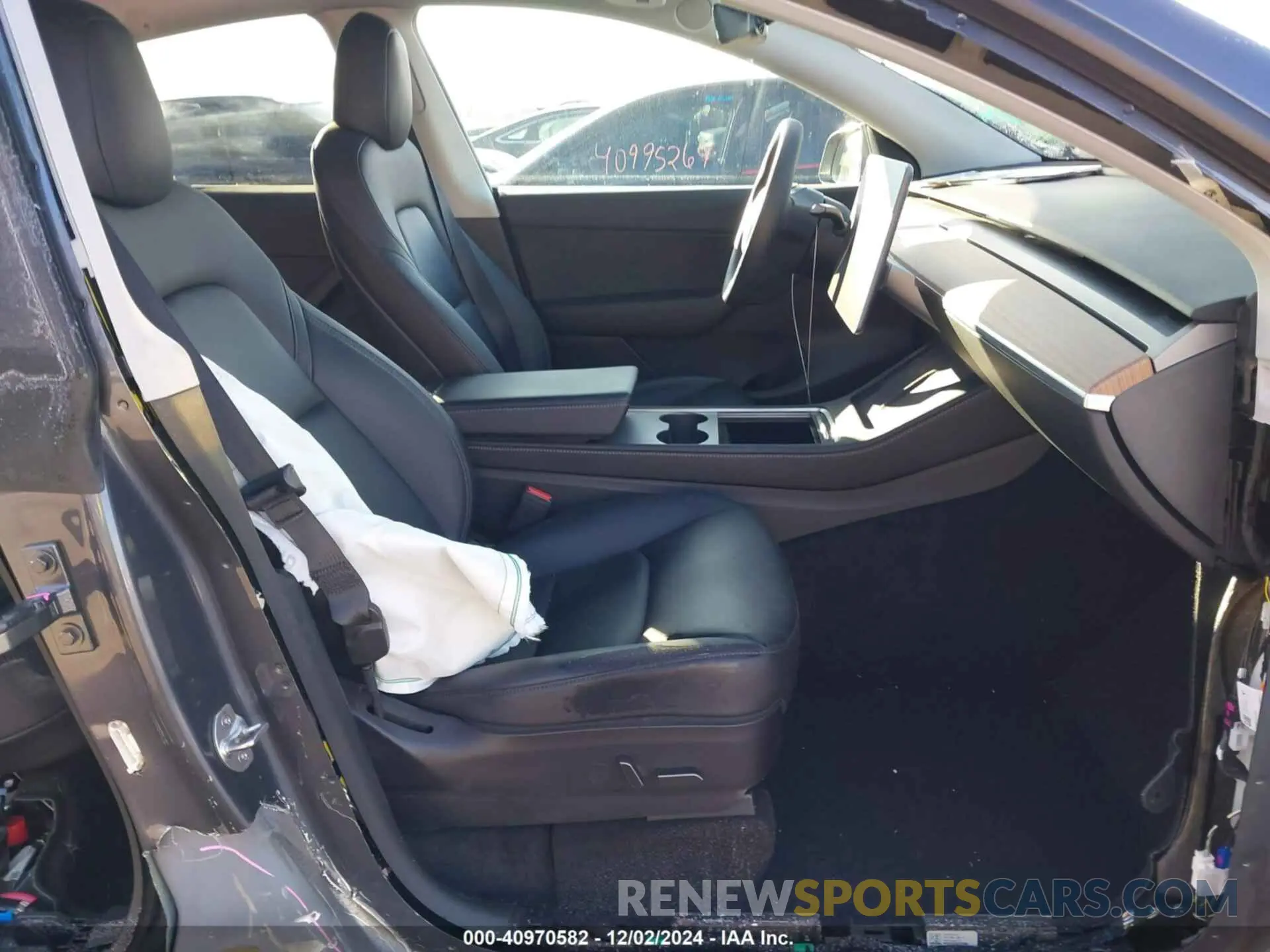5 Photograph of a damaged car 7SAYGDEE5NF307170 TESLA MODEL Y 2022