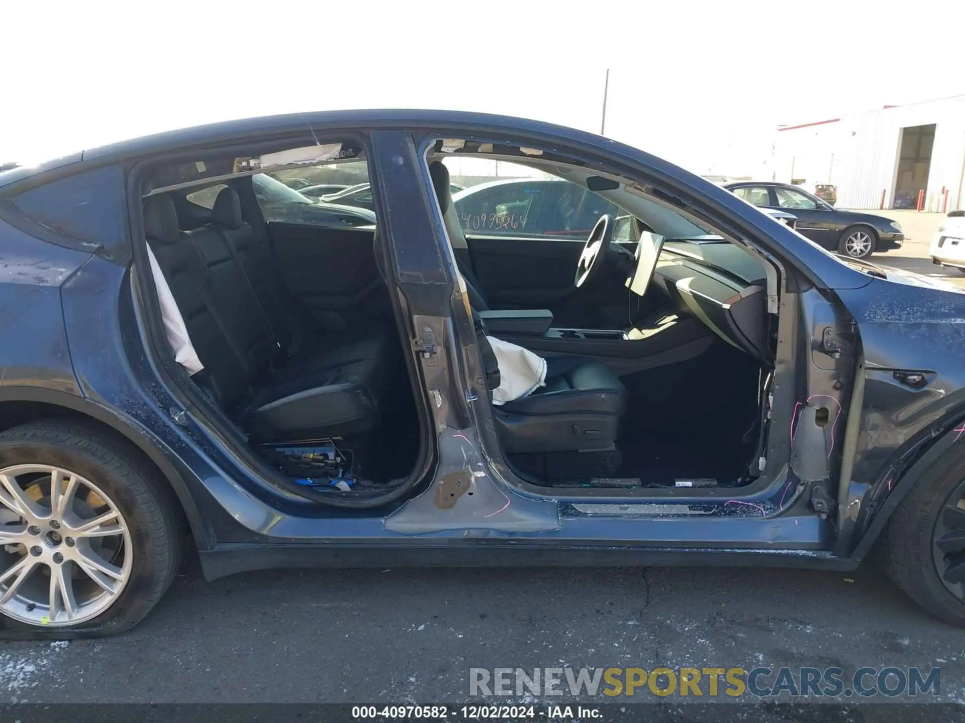 6 Photograph of a damaged car 7SAYGDEE5NF307170 TESLA MODEL Y 2022
