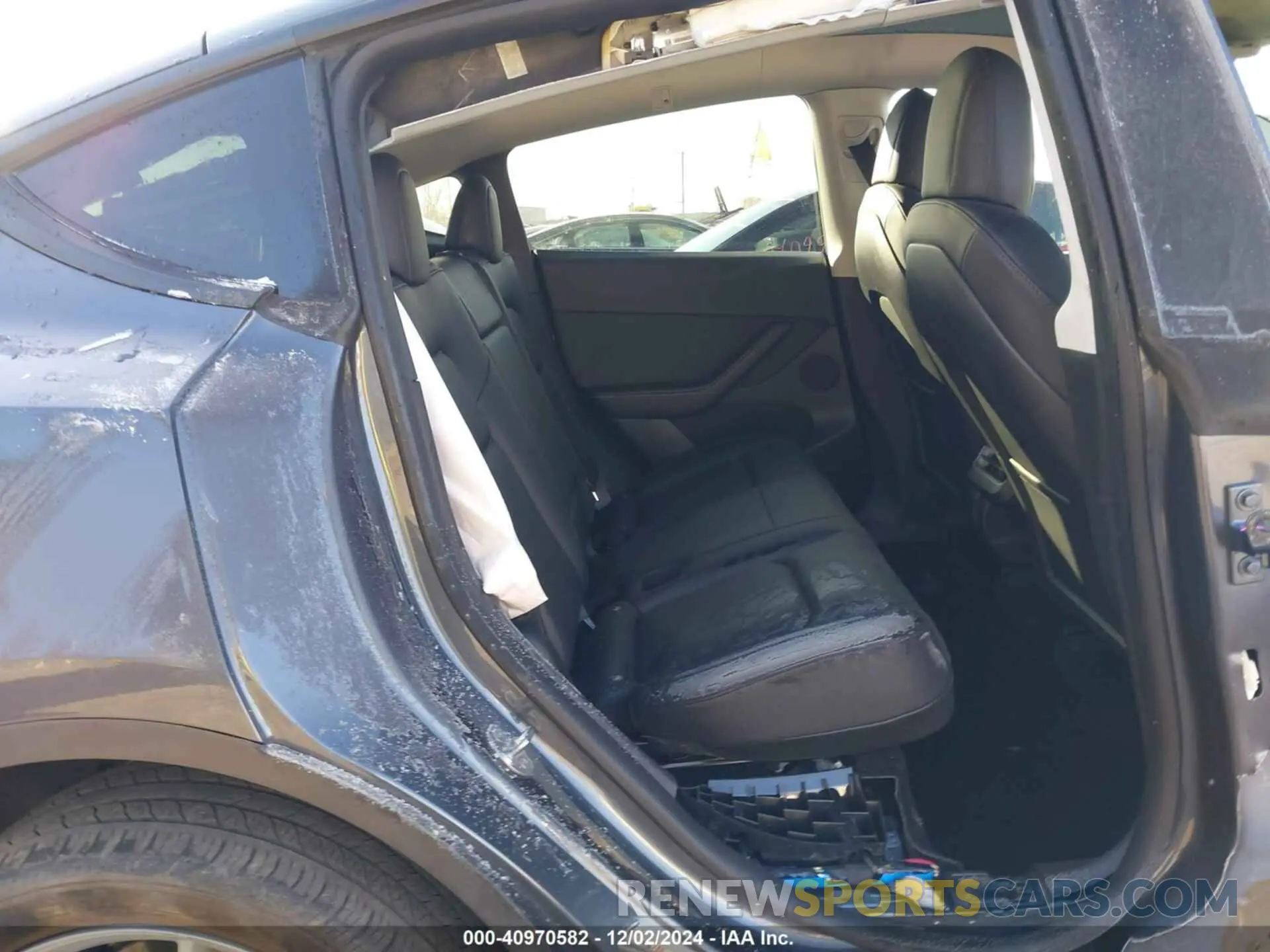 8 Photograph of a damaged car 7SAYGDEE5NF307170 TESLA MODEL Y 2022