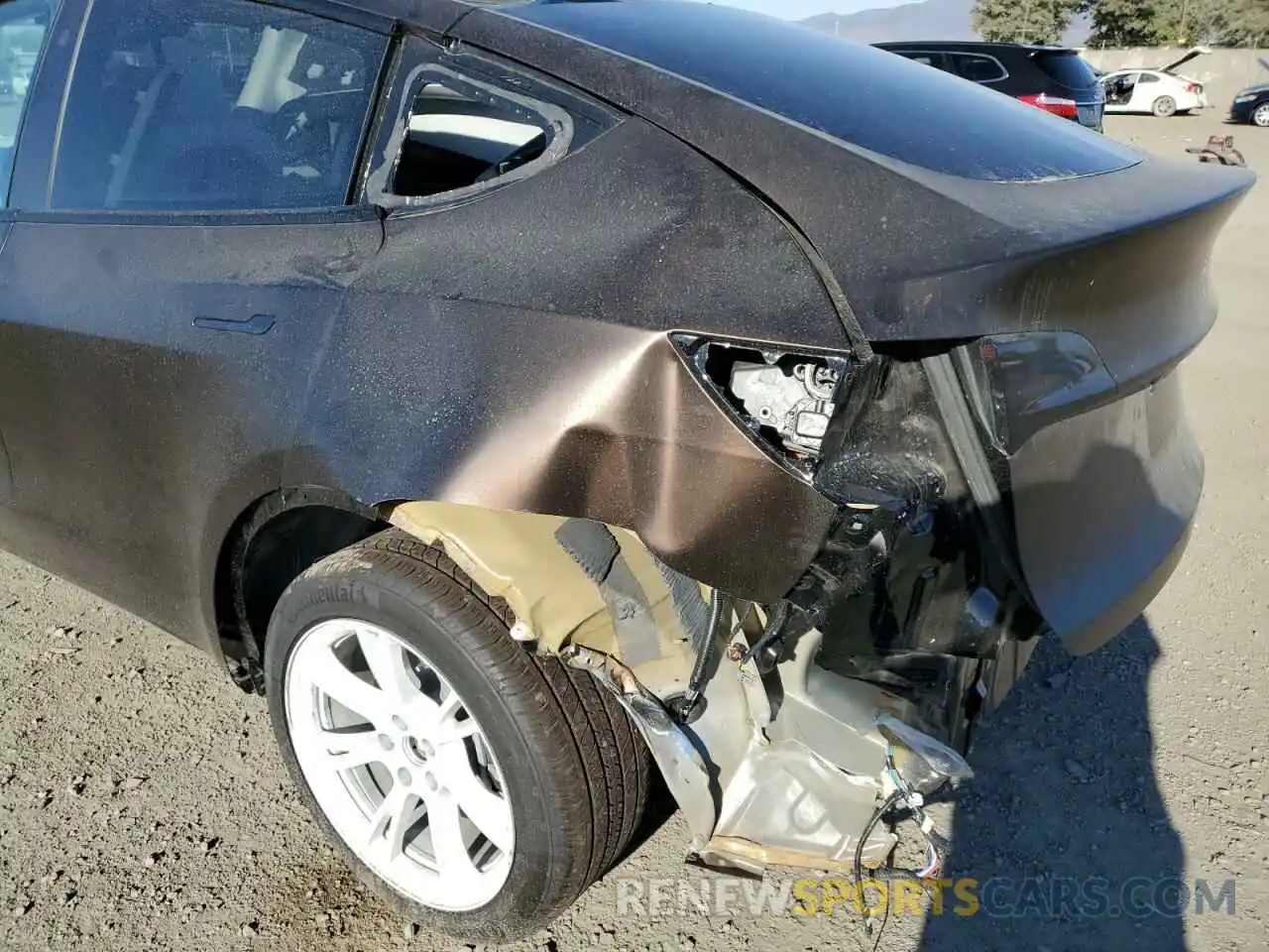 9 Photograph of a damaged car 7SAYGDEE5NF310148 TESLA MODEL Y 2022