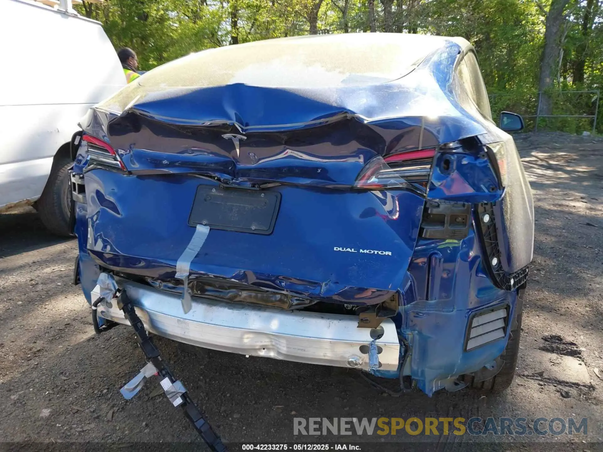 16 Photograph of a damaged car 7SAYGDEE5NF314085 TESLA MODEL Y 2022