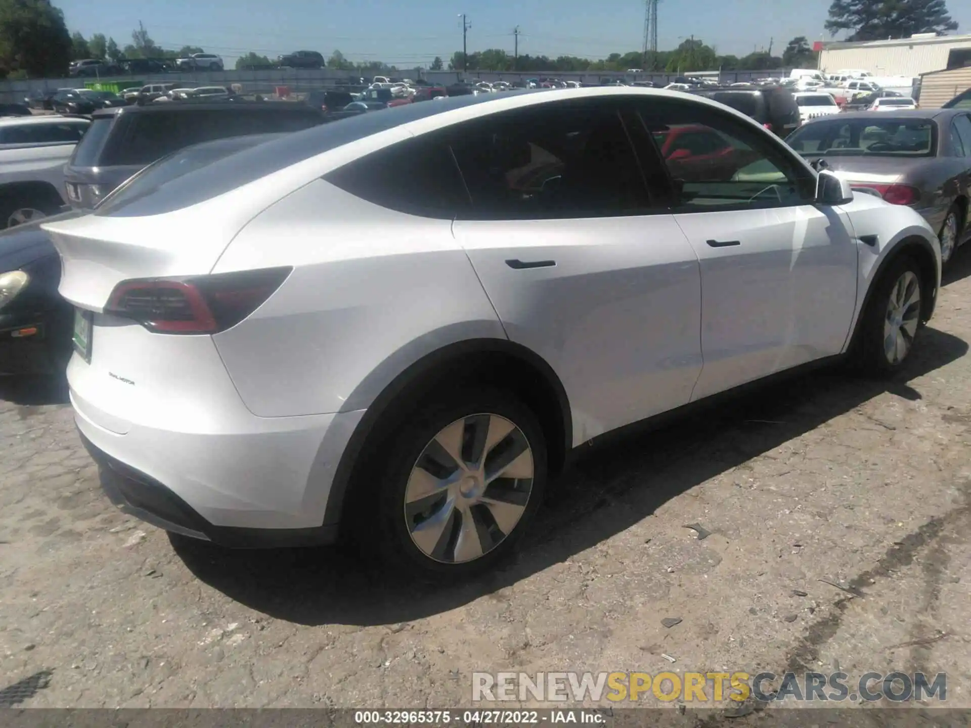 4 Photograph of a damaged car 7SAYGDEE5NF320534 TESLA MODEL Y 2022