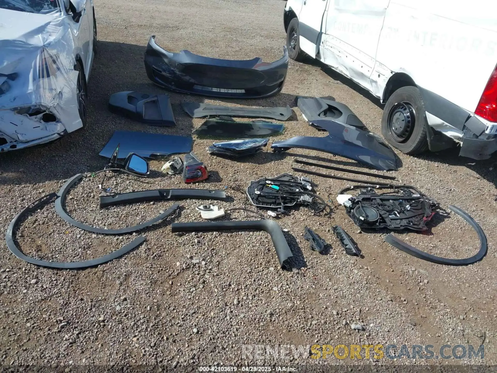 12 Photograph of a damaged car 7SAYGDEE5NF342226 TESLA MODEL Y 2022