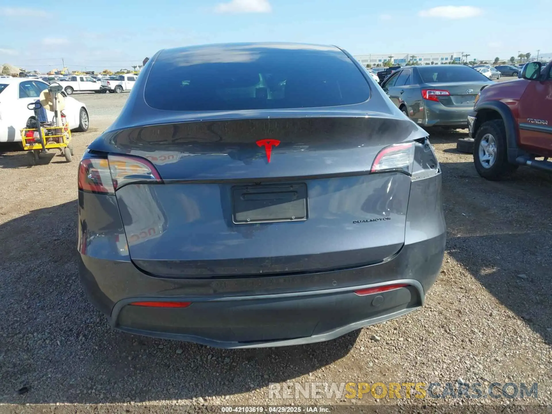 17 Photograph of a damaged car 7SAYGDEE5NF342226 TESLA MODEL Y 2022