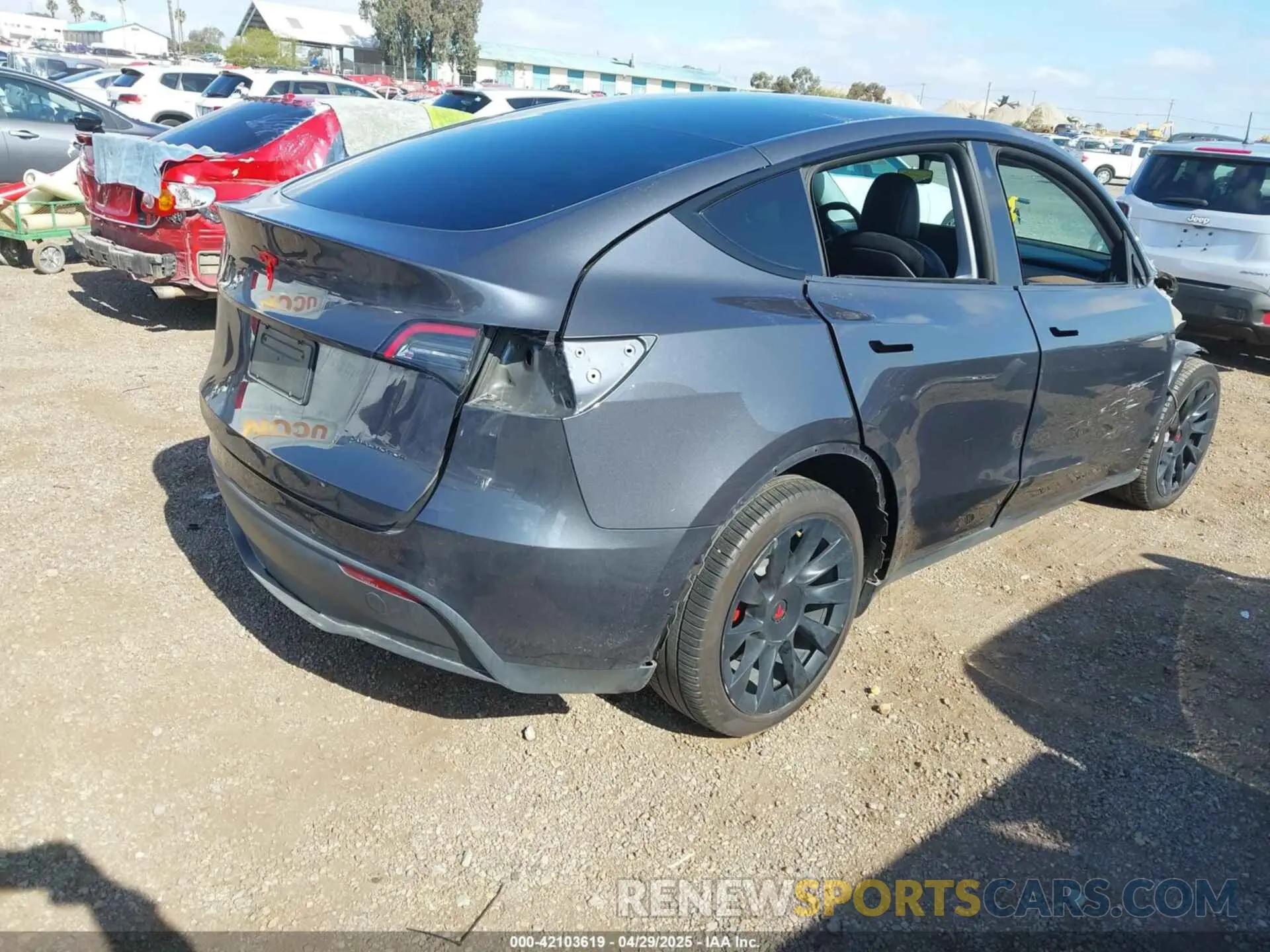 4 Photograph of a damaged car 7SAYGDEE5NF342226 TESLA MODEL Y 2022