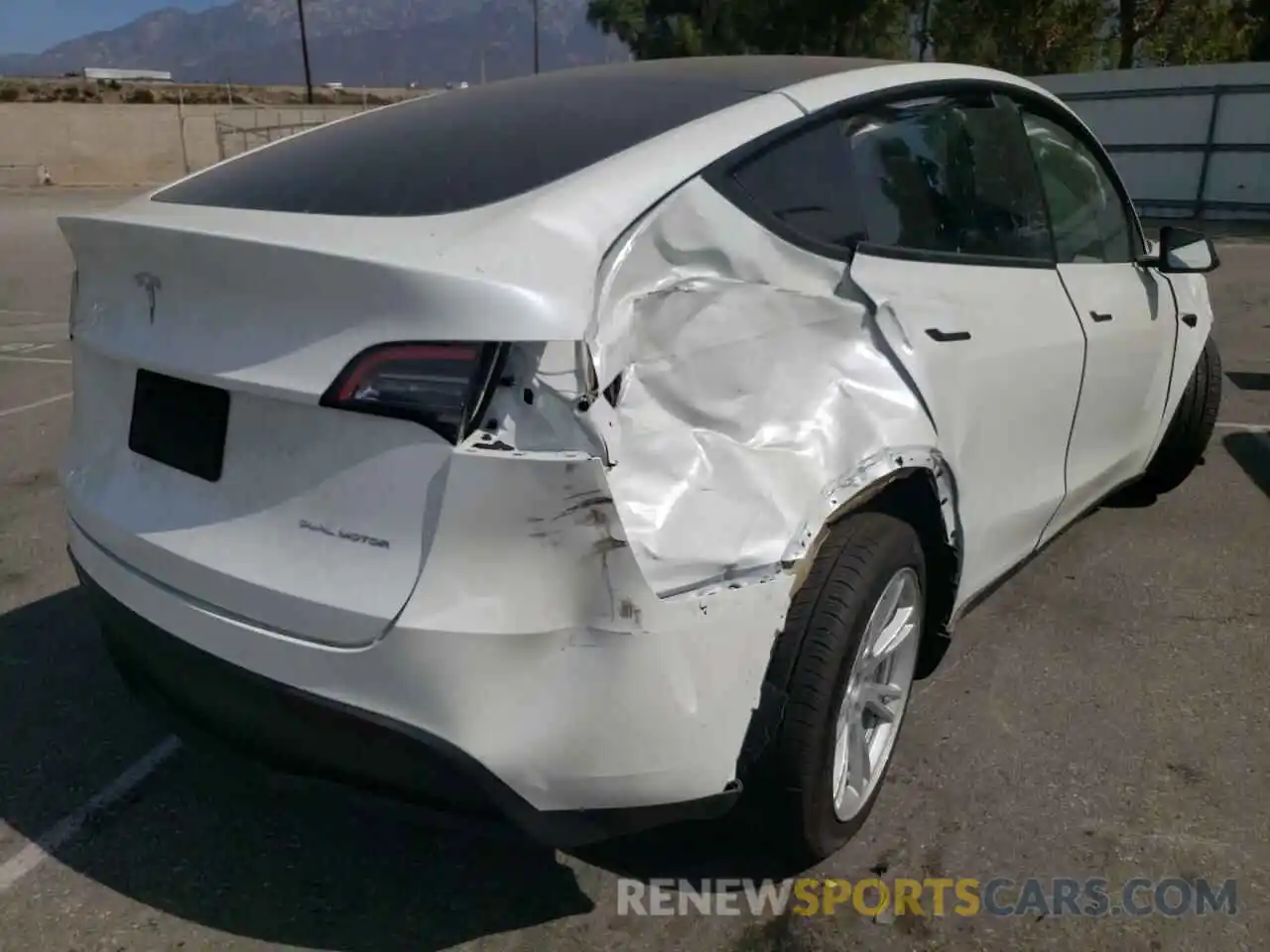 4 Photograph of a damaged car 7SAYGDEE5NF353517 TESLA MODEL Y 2022