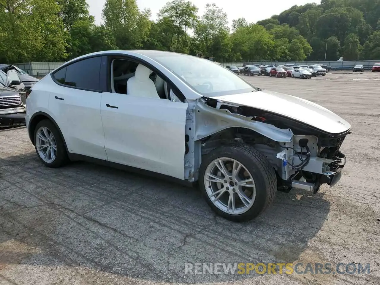 4 Photograph of a damaged car 7SAYGDEE5NF355624 TESLA MODEL Y 2022