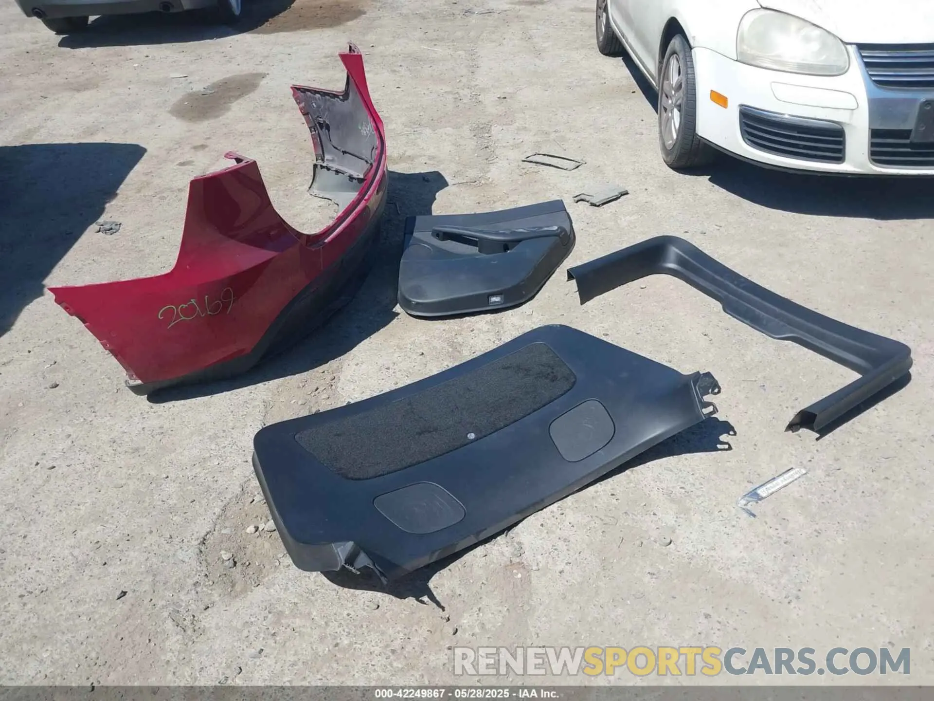 12 Photograph of a damaged car 7SAYGDEE5NF365697 TESLA MODEL Y 2022