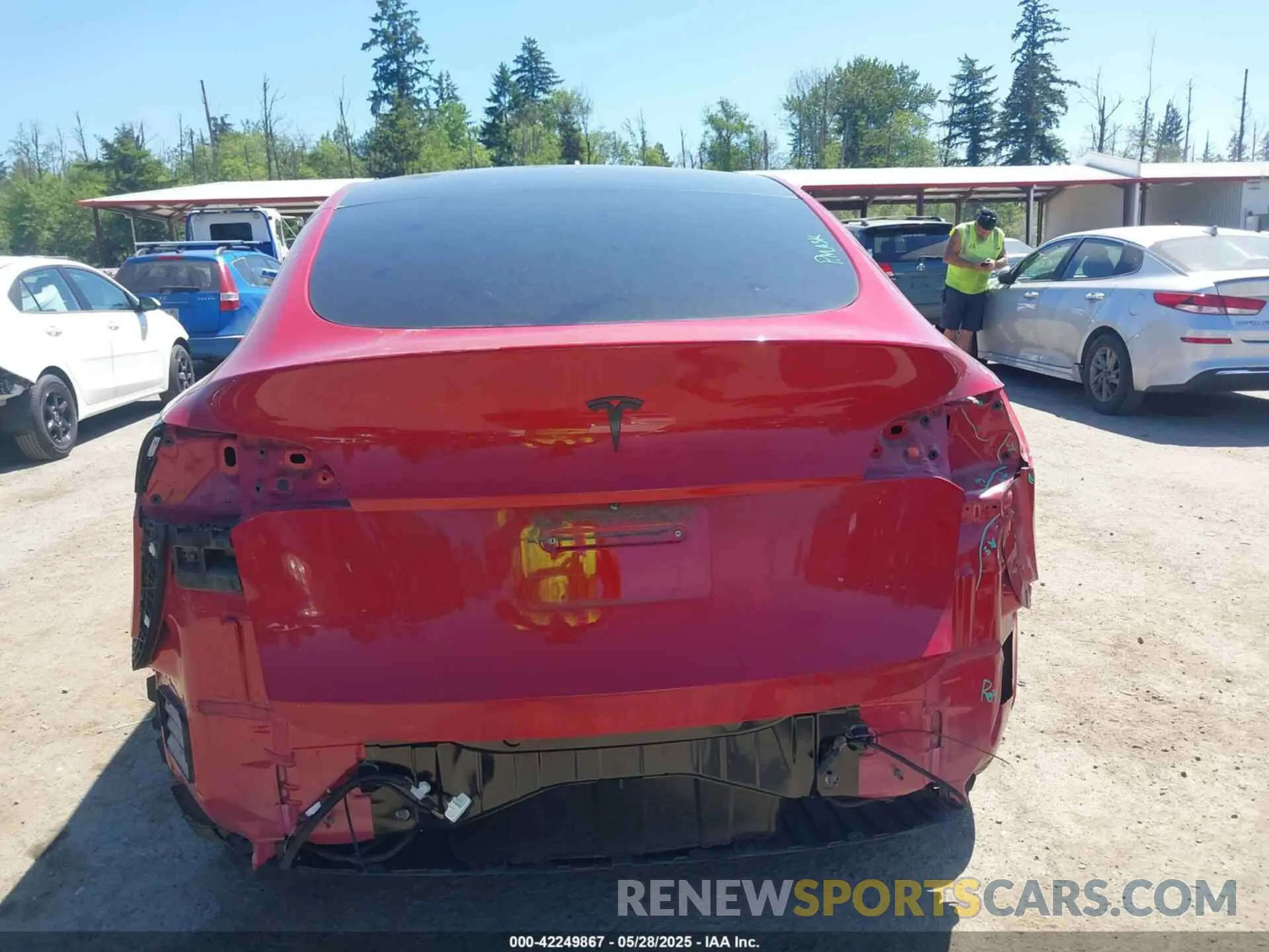 17 Photograph of a damaged car 7SAYGDEE5NF365697 TESLA MODEL Y 2022