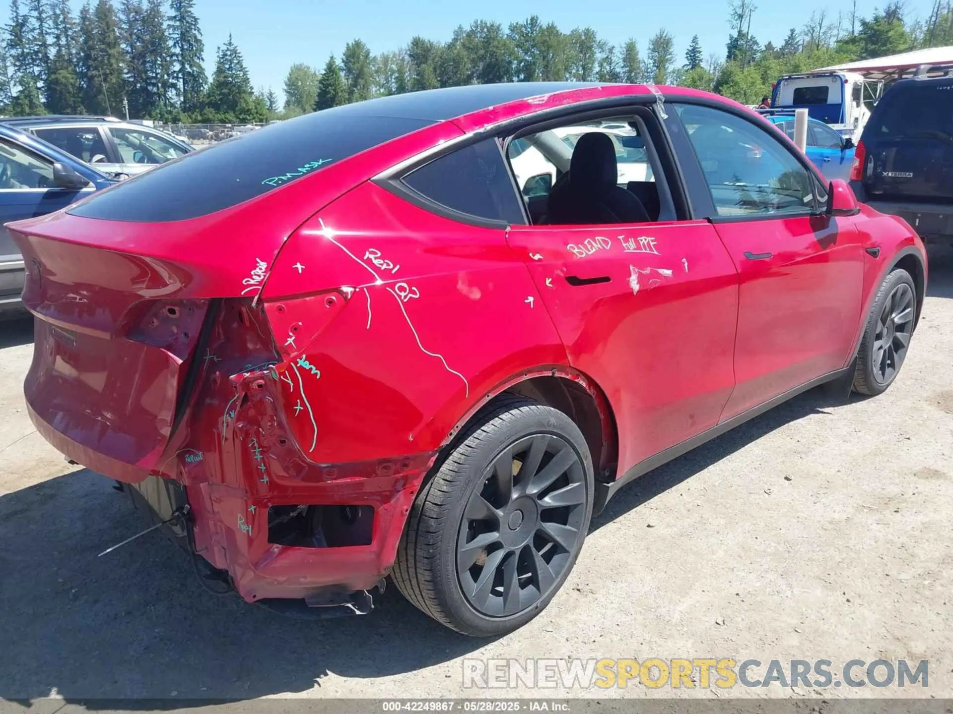 4 Photograph of a damaged car 7SAYGDEE5NF365697 TESLA MODEL Y 2022