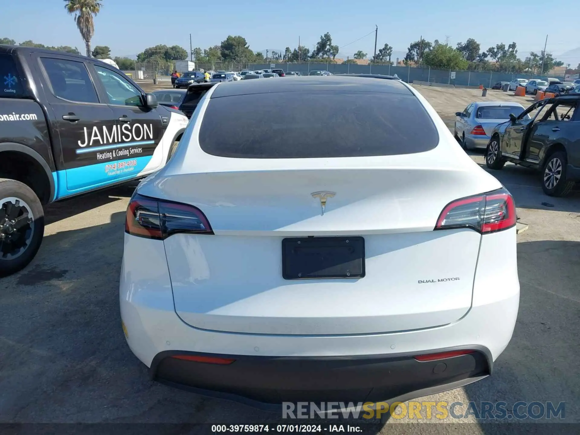 16 Photograph of a damaged car 7SAYGDEE5NF366199 TESLA MODEL Y 2022