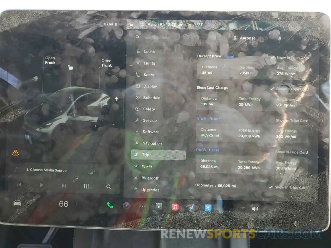 9 Photograph of a damaged car 7SAYGDEE5NF366493 TESLA MODEL Y 2022