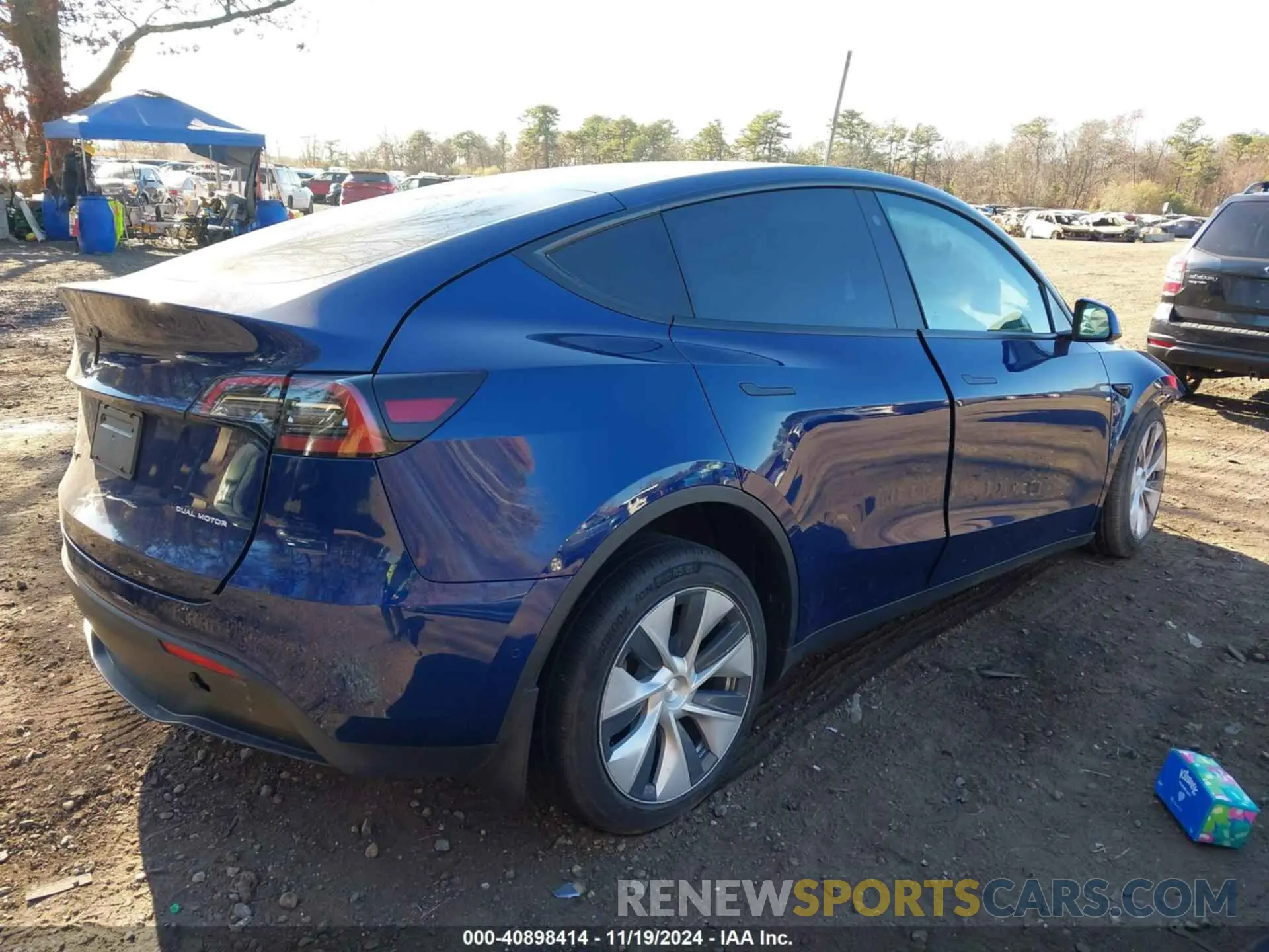 4 Photograph of a damaged car 7SAYGDEE5NF440642 TESLA MODEL Y 2022
