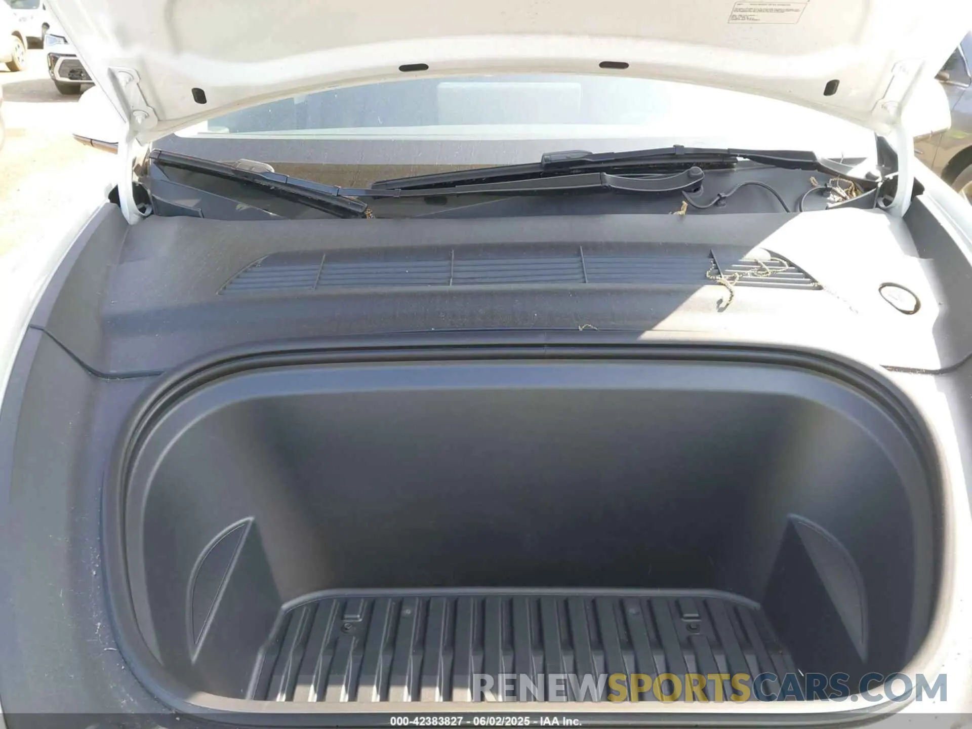 10 Photograph of a damaged car 7SAYGDEE5NF450877 TESLA MODEL Y 2022