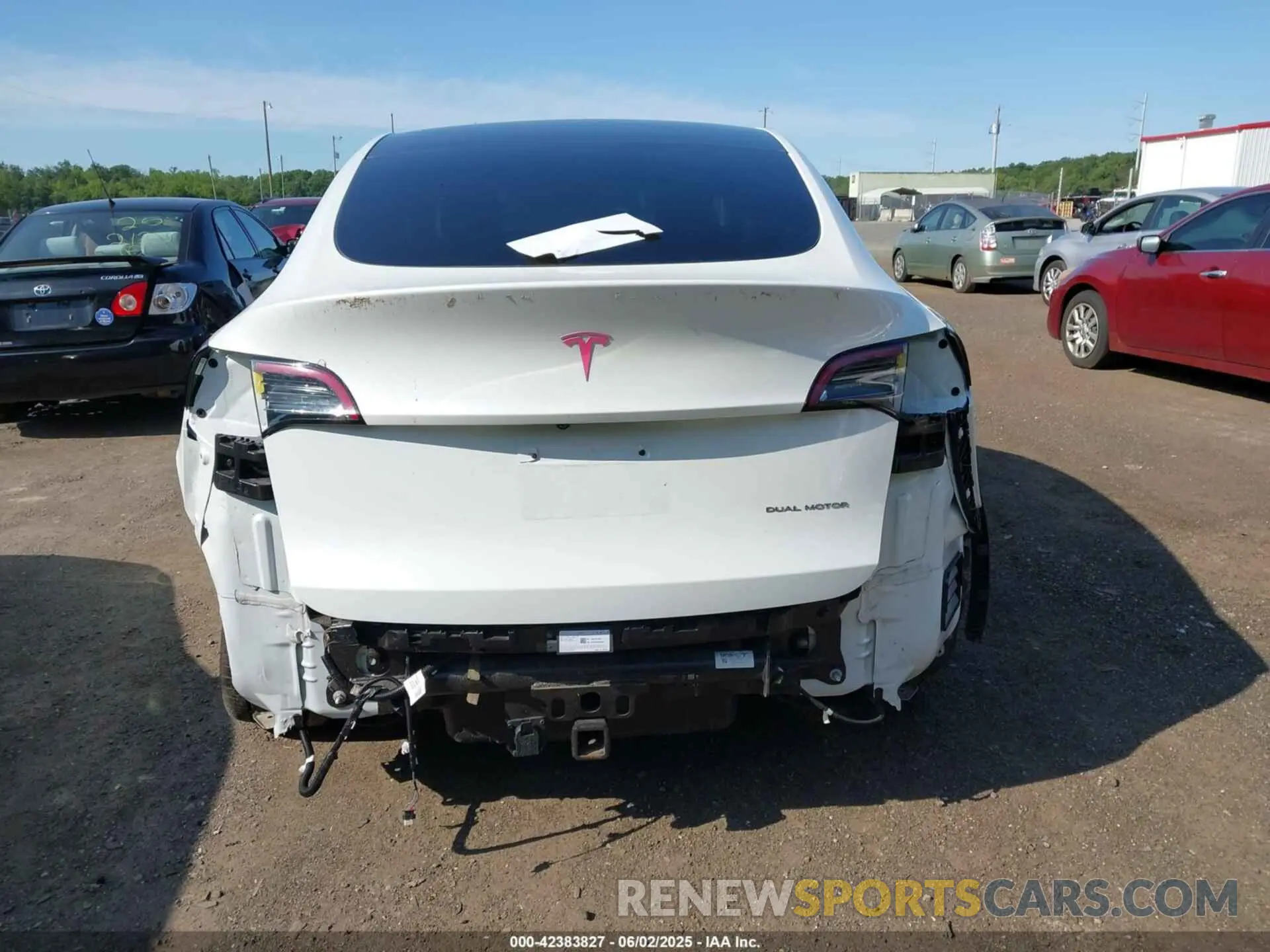 16 Photograph of a damaged car 7SAYGDEE5NF450877 TESLA MODEL Y 2022
