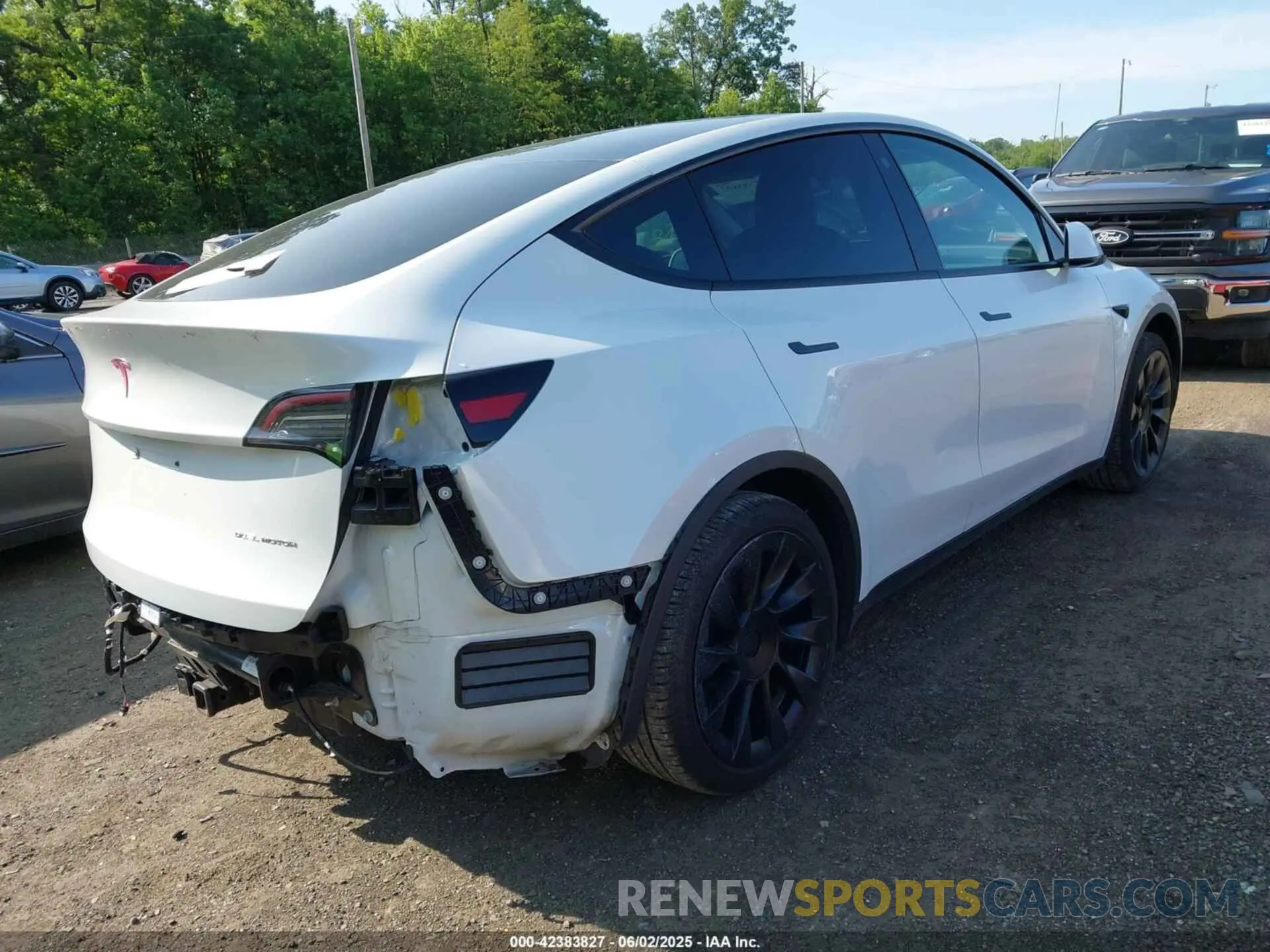 4 Photograph of a damaged car 7SAYGDEE5NF450877 TESLA MODEL Y 2022