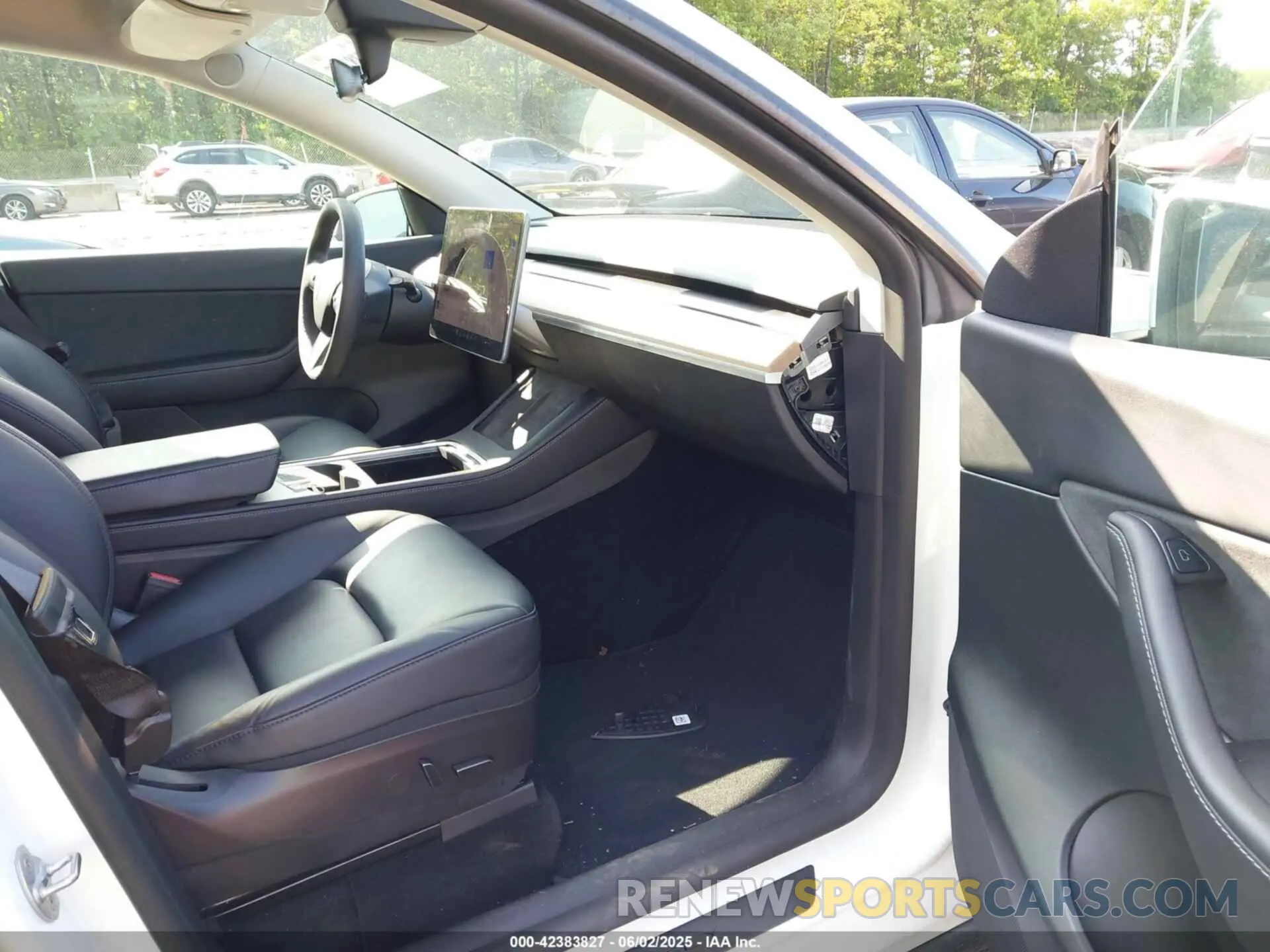 5 Photograph of a damaged car 7SAYGDEE5NF450877 TESLA MODEL Y 2022