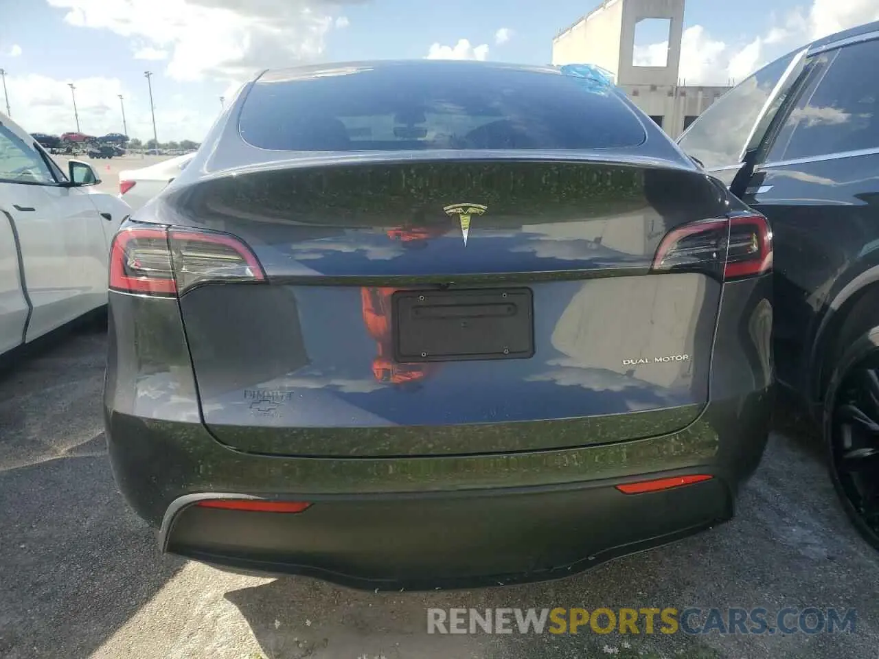 6 Photograph of a damaged car 7SAYGDEE5NF480607 TESLA MODEL Y 2022