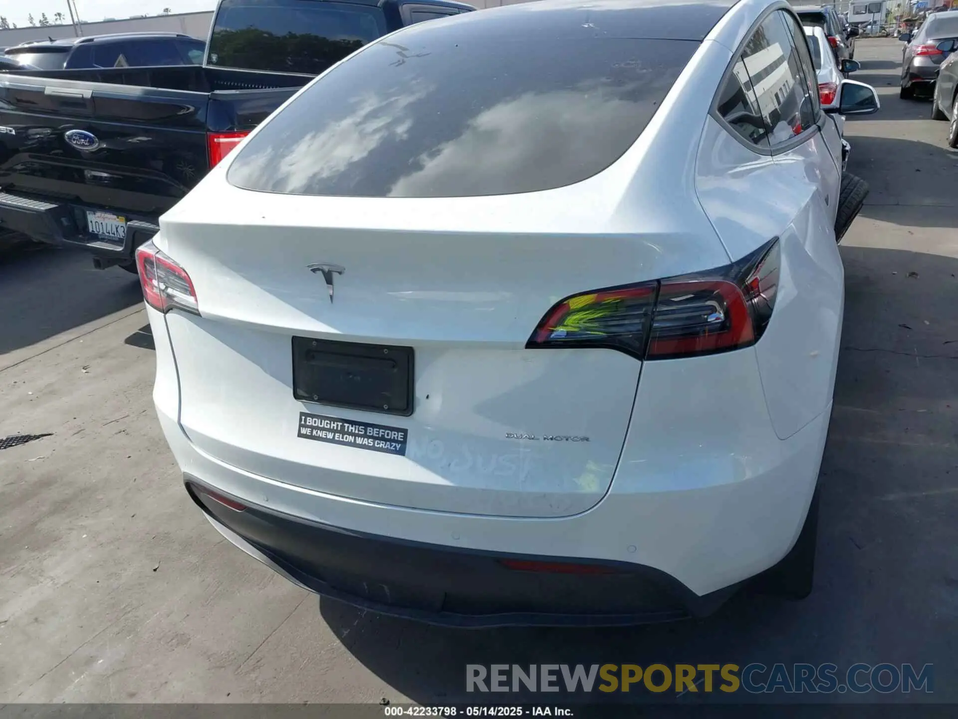 17 Photograph of a damaged car 7SAYGDEE5NF504369 TESLA MODEL Y 2022