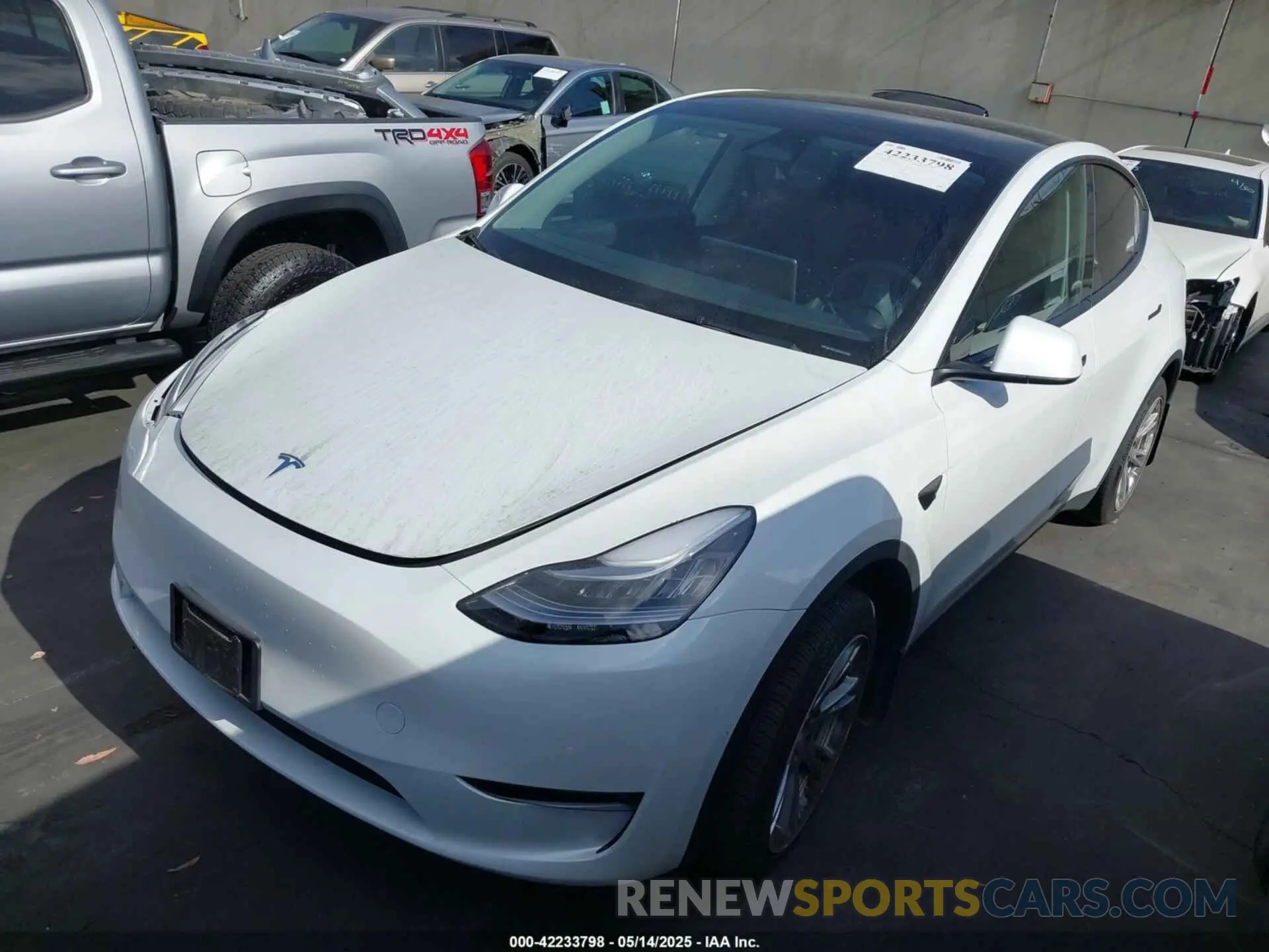 2 Photograph of a damaged car 7SAYGDEE5NF504369 TESLA MODEL Y 2022