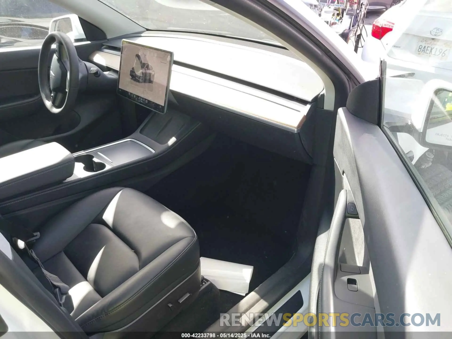 5 Photograph of a damaged car 7SAYGDEE5NF504369 TESLA MODEL Y 2022