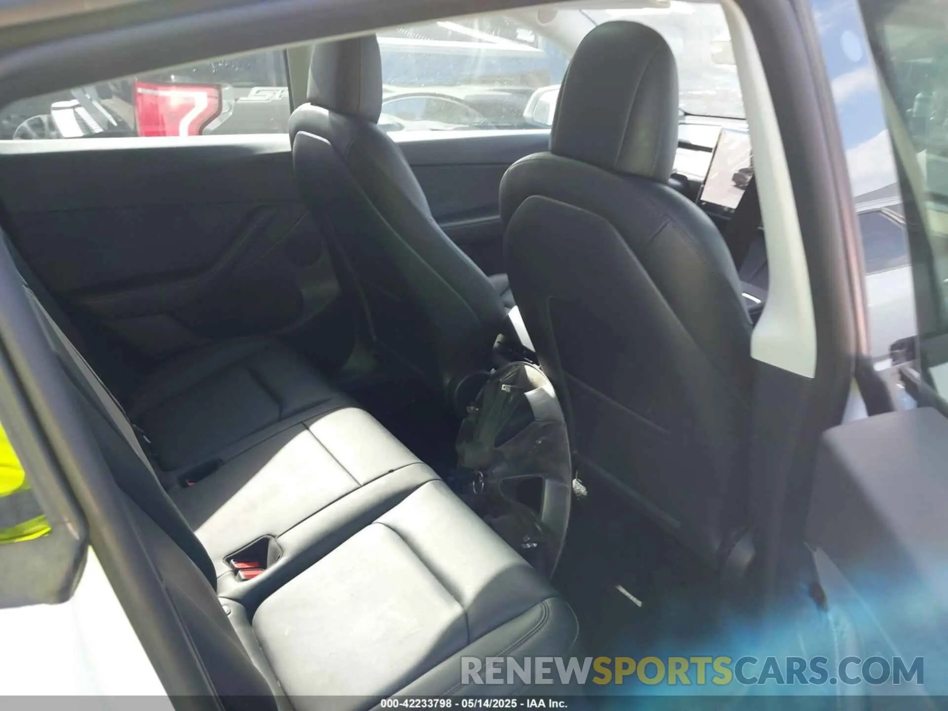 8 Photograph of a damaged car 7SAYGDEE5NF504369 TESLA MODEL Y 2022
