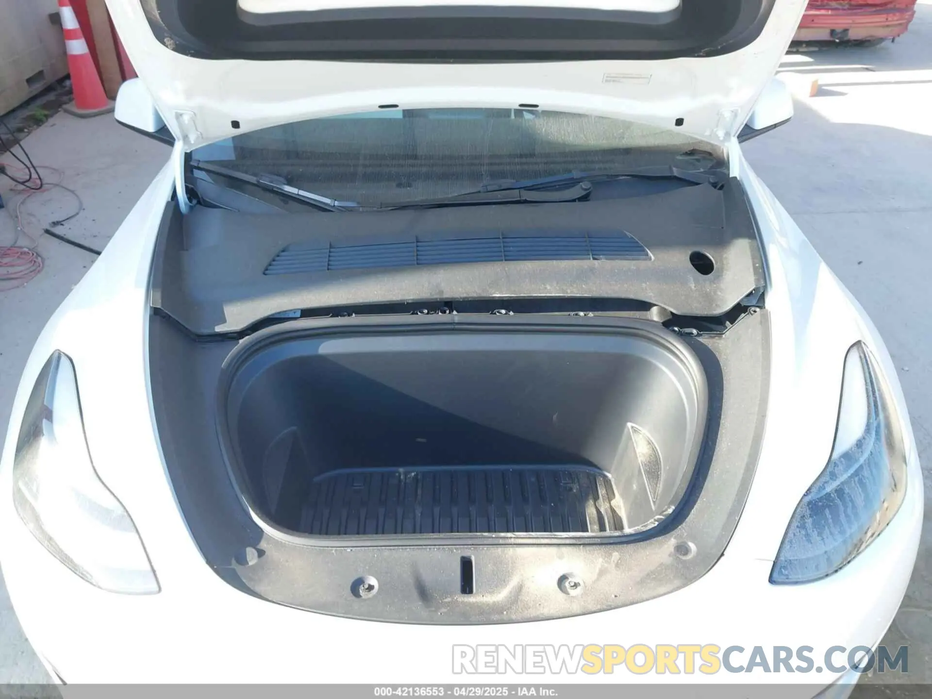 10 Photograph of a damaged car 7SAYGDEE5NF516604 TESLA MODEL Y 2022