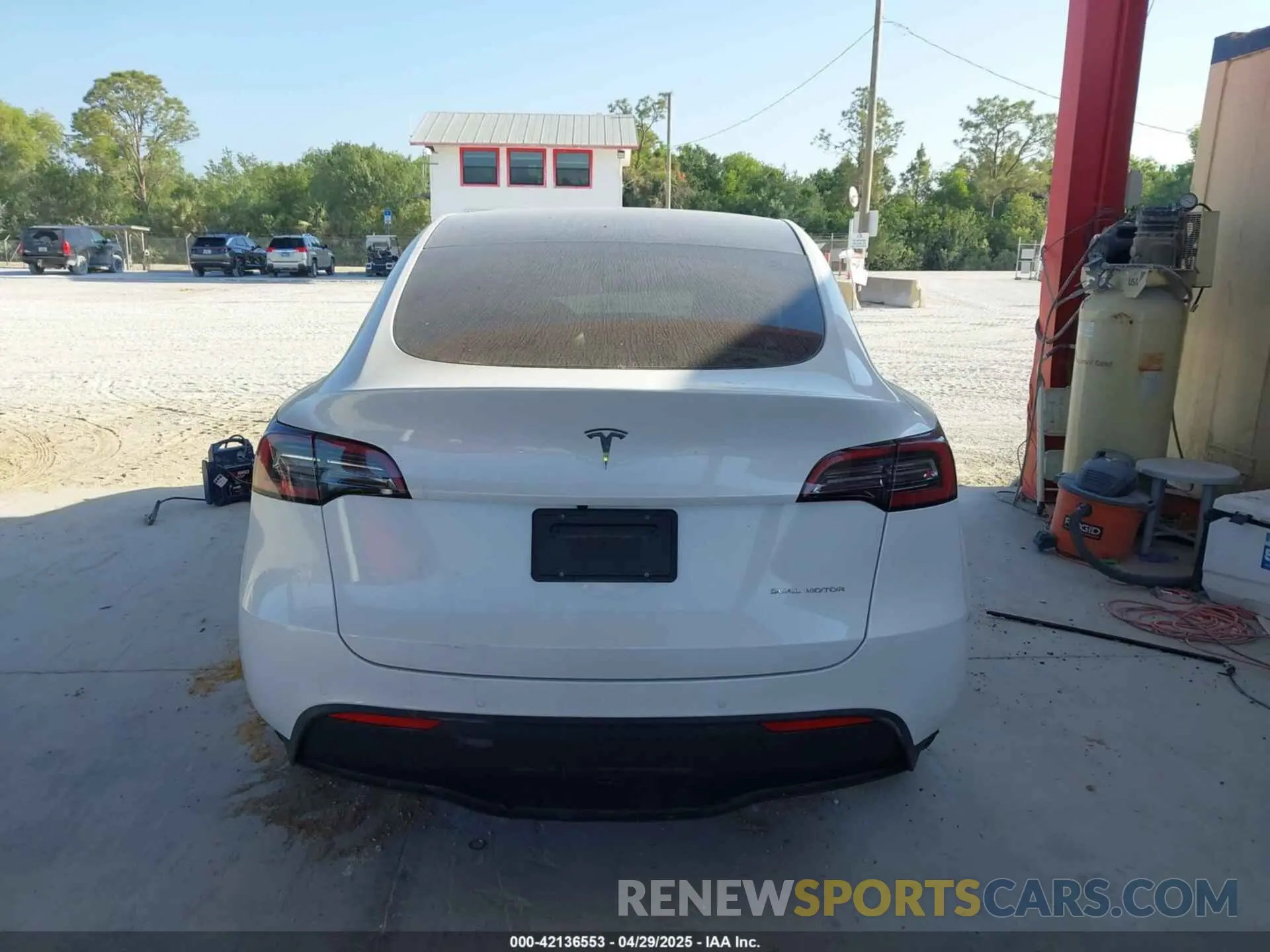 16 Photograph of a damaged car 7SAYGDEE5NF516604 TESLA MODEL Y 2022