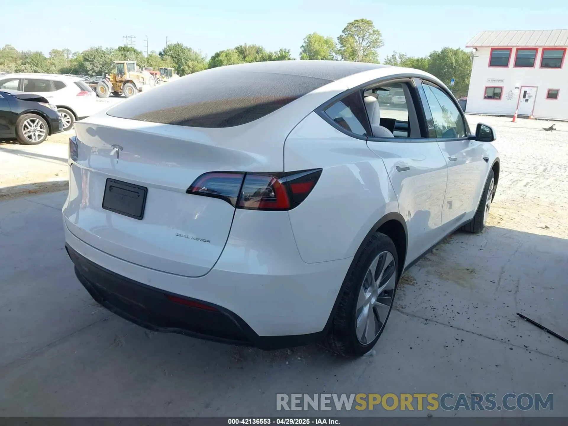 4 Photograph of a damaged car 7SAYGDEE5NF516604 TESLA MODEL Y 2022