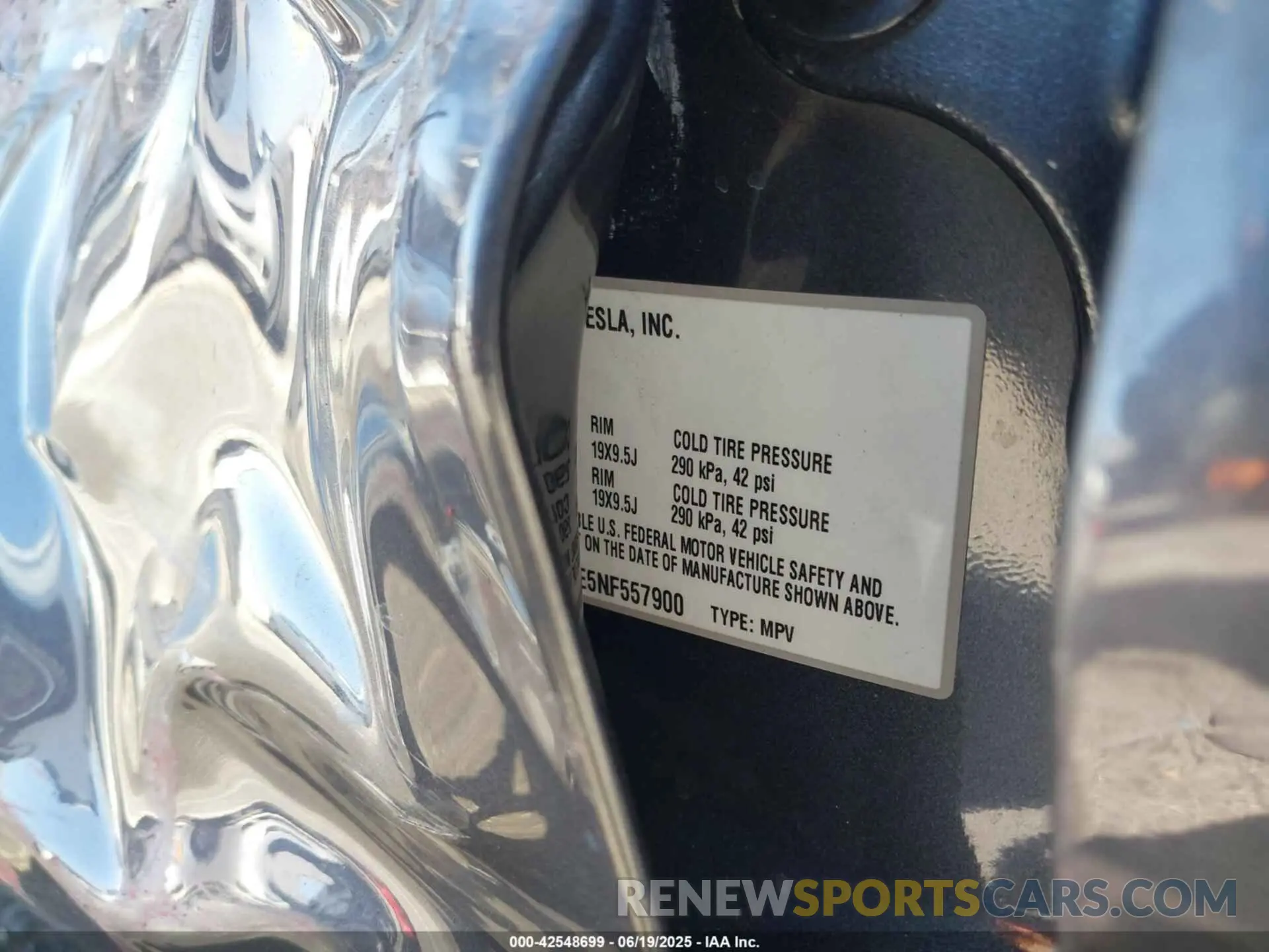 9 Photograph of a damaged car 7SAYGDEE5NF557900 TESLA MODEL Y 2022